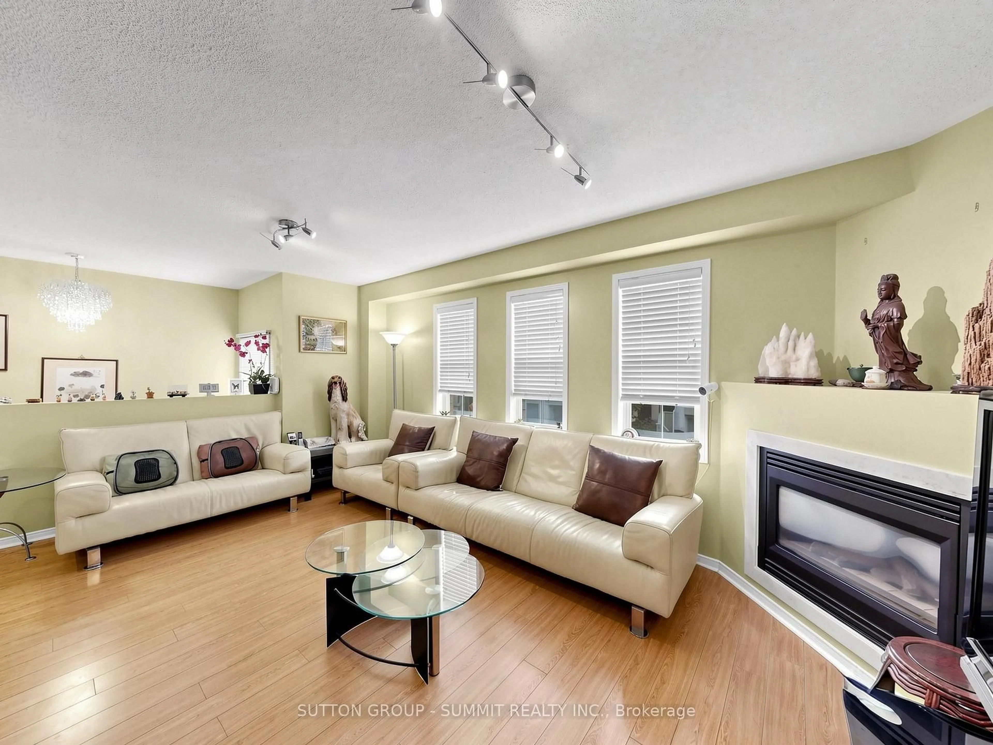 Living room with furniture, wood/laminate floor for 8305 MCLAUGHNIN Rd #4, Brampton Ontario L6Y 5G3