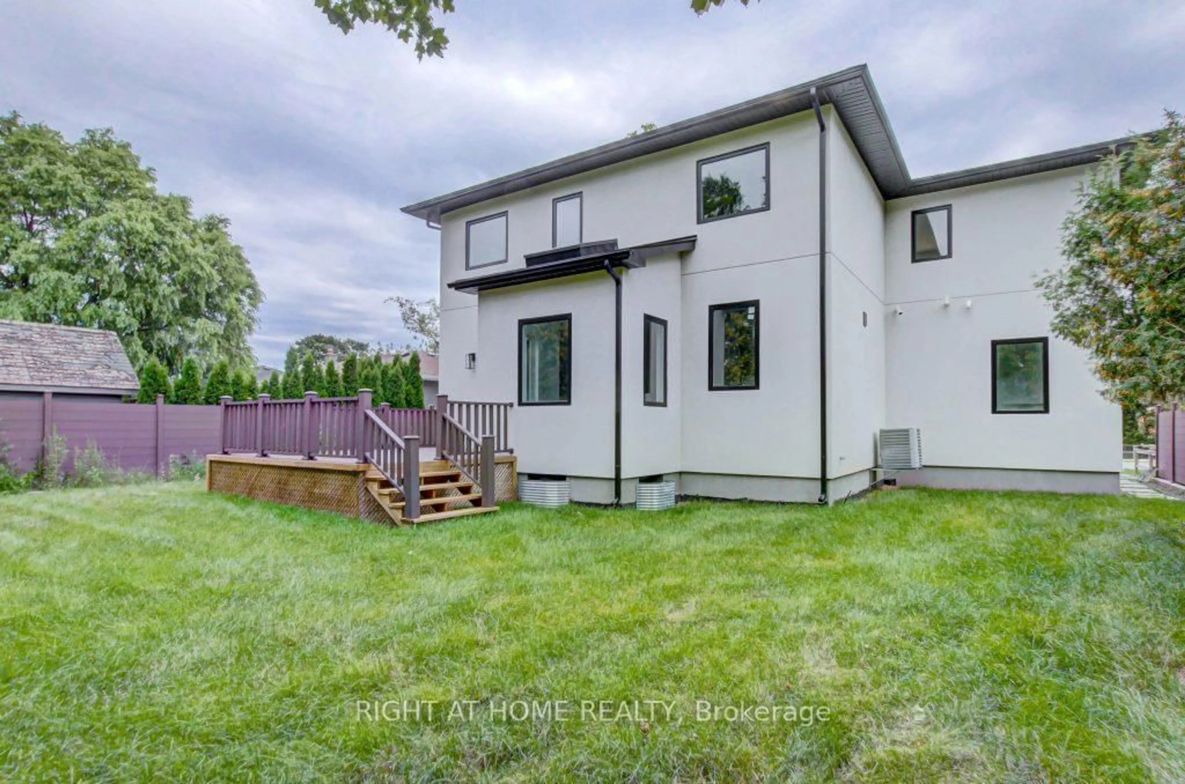 A pic from outside/outdoor area/front of a property/back of a property/a pic from drone, unknown for 1165 Pinegrove Rd, Oakville Ontario L6L 2W3