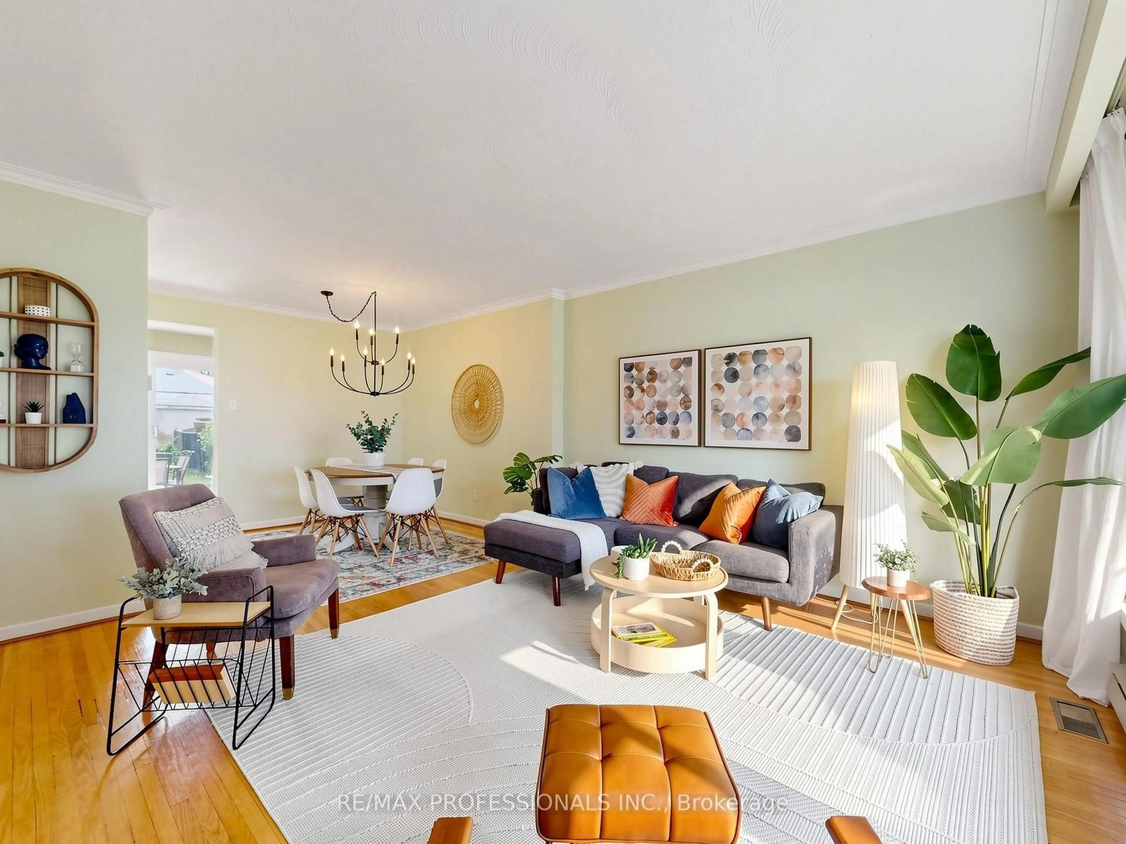 Living room with furniture, unknown for 19 Davelayne Rd, Toronto Ontario M9M 2A6