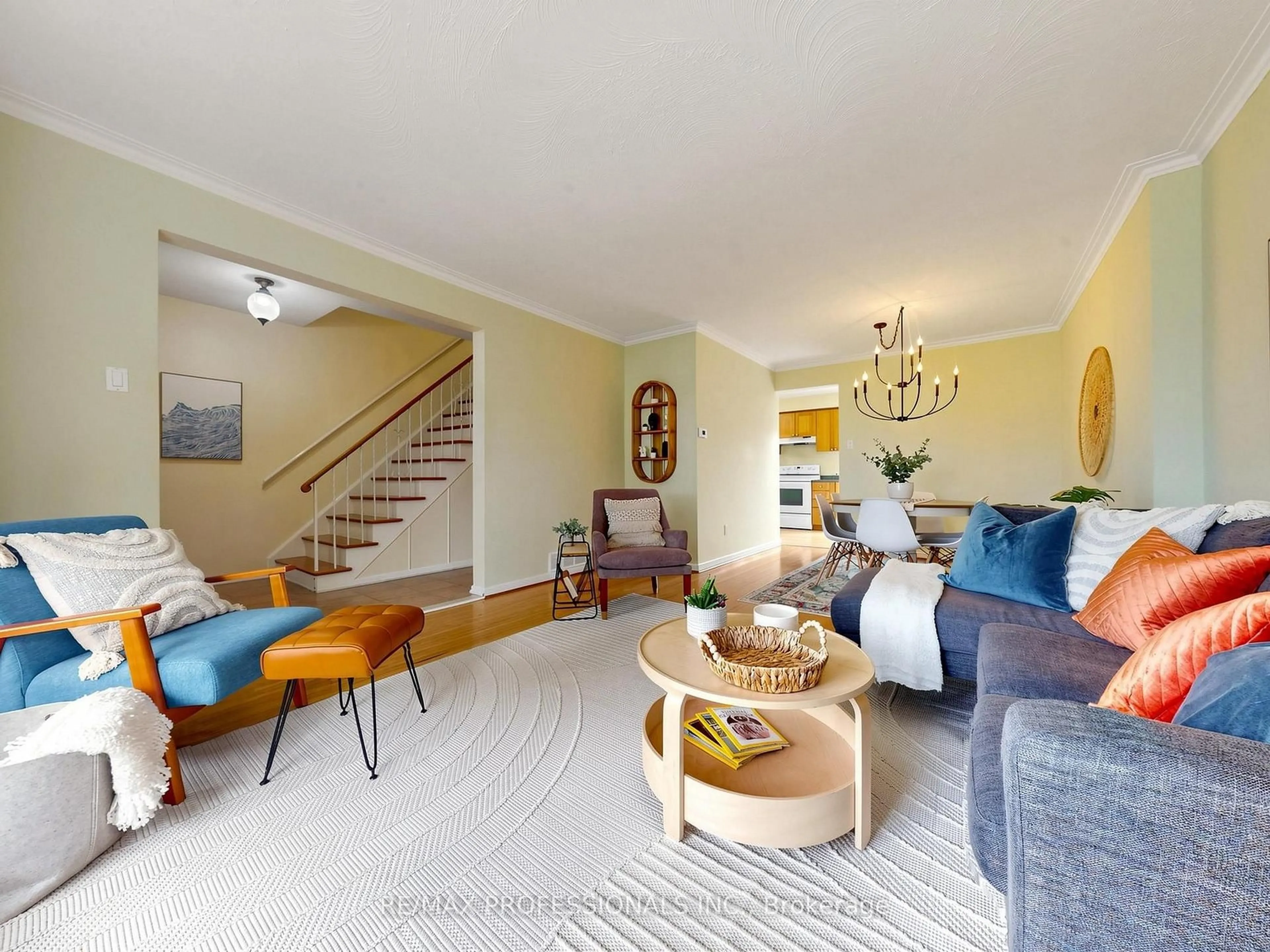 Living room with furniture, unknown for 19 Davelayne Rd, Toronto Ontario M9M 2A6