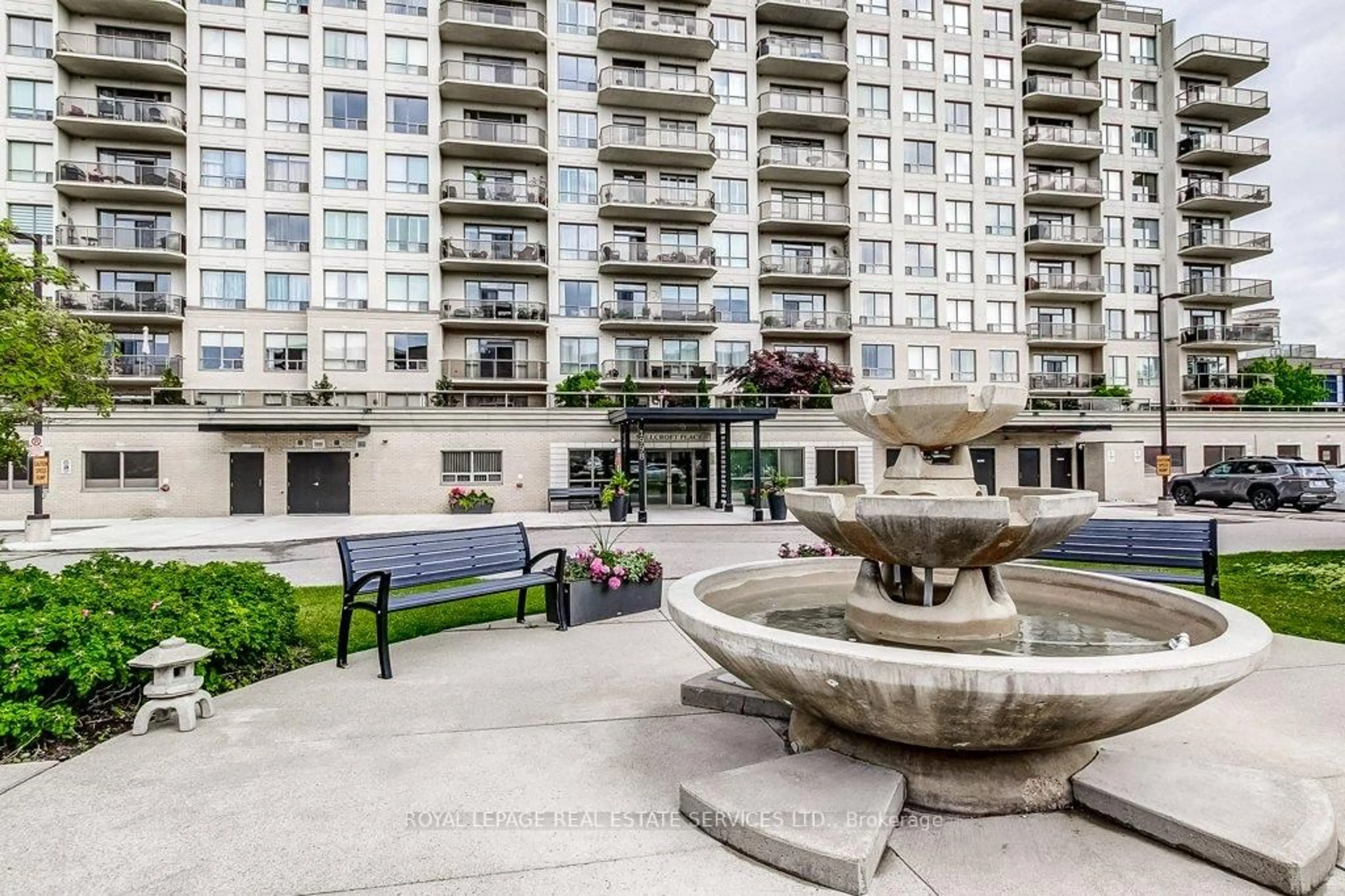 Patio, unknown for 1998 Ironstone Dr #903, Burlington Ontario L7L 7P7