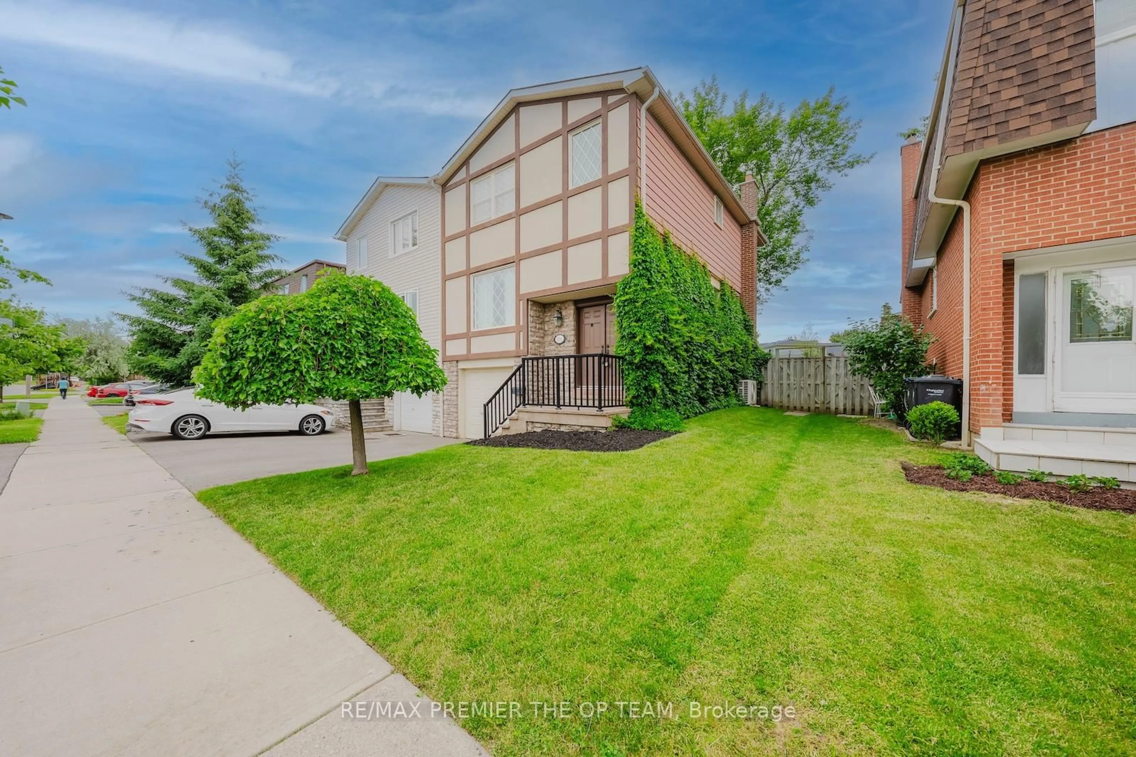 A pic from outside/outdoor area/front of a property/back of a property/a pic from drone, street for 101 Skegby Rd, Brampton Ontario L6V 2T8