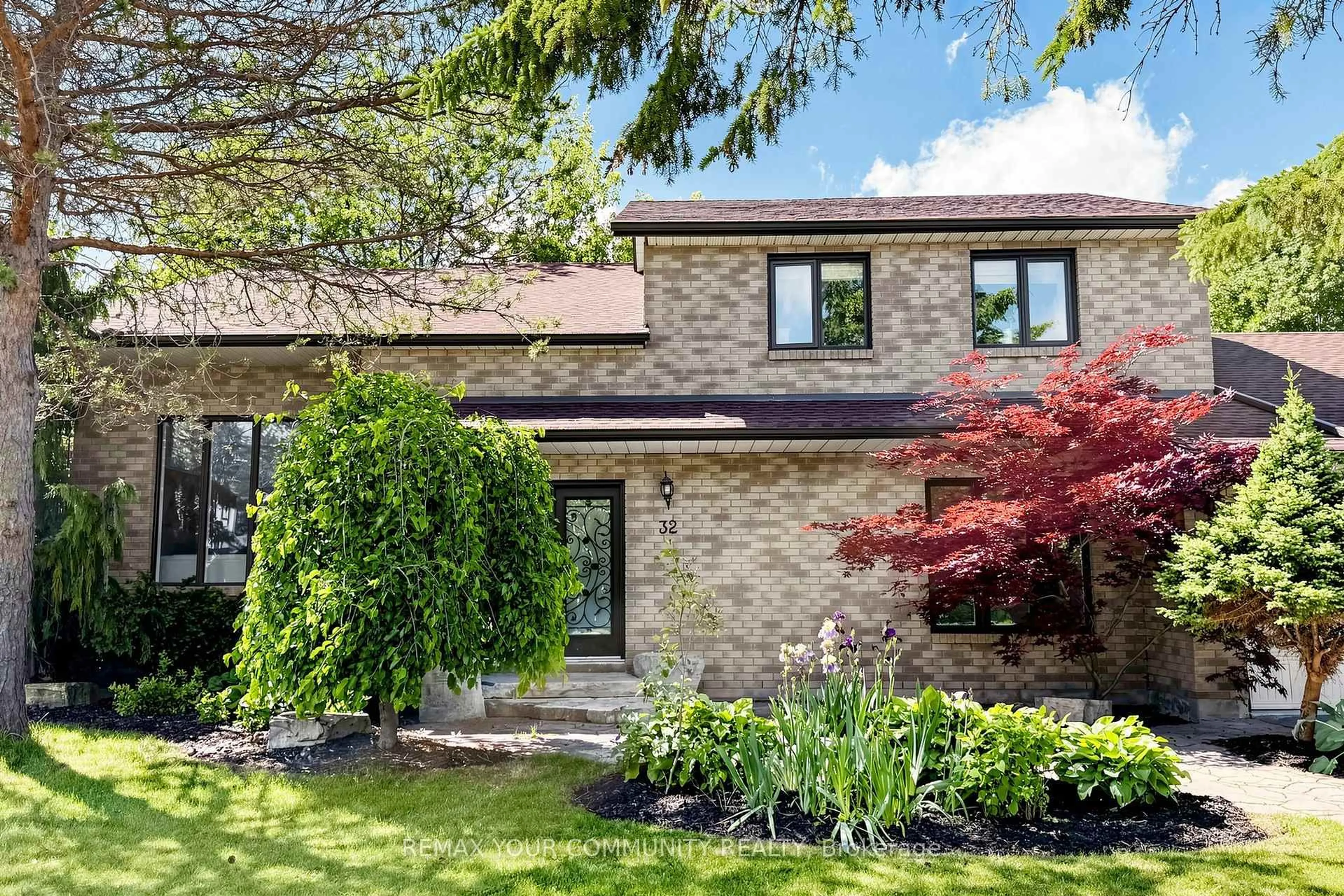 Home with brick exterior material, street for 32 Brawton Dr, Caledon Ontario L7E 0E1