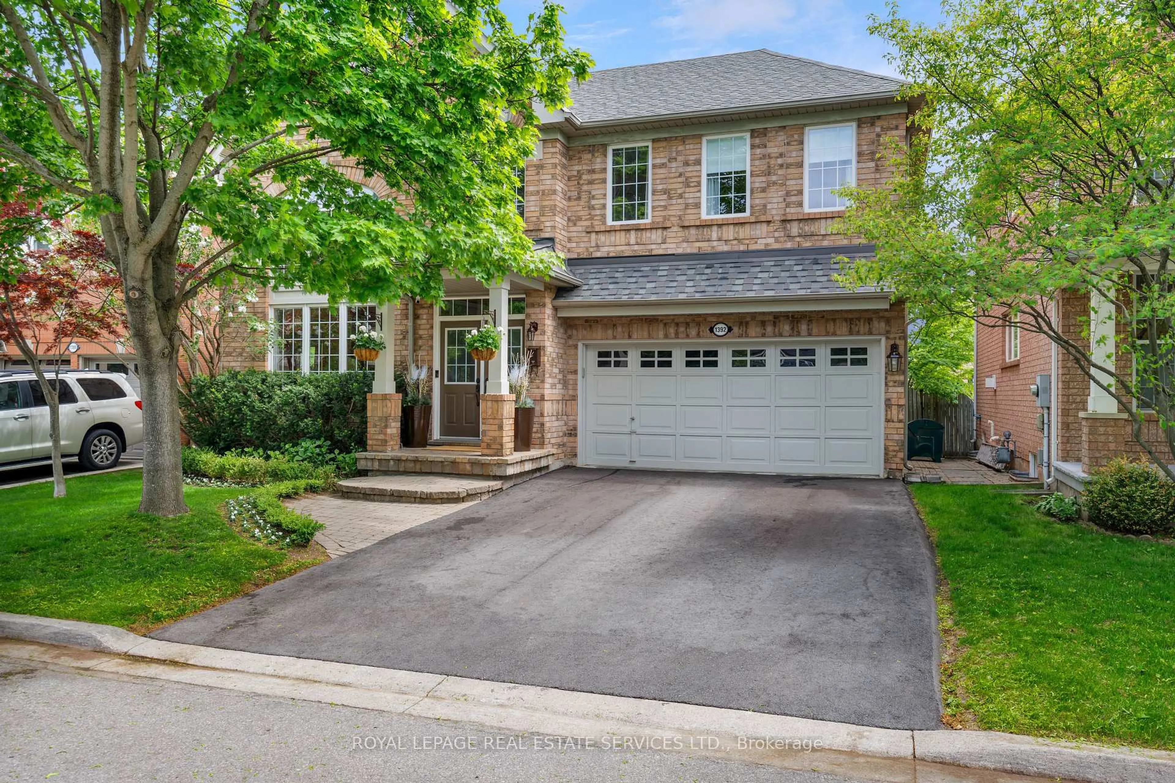 Home with brick exterior material, street for 1392 Pinecliff Rd, Oakville Ontario L6M 3Z1