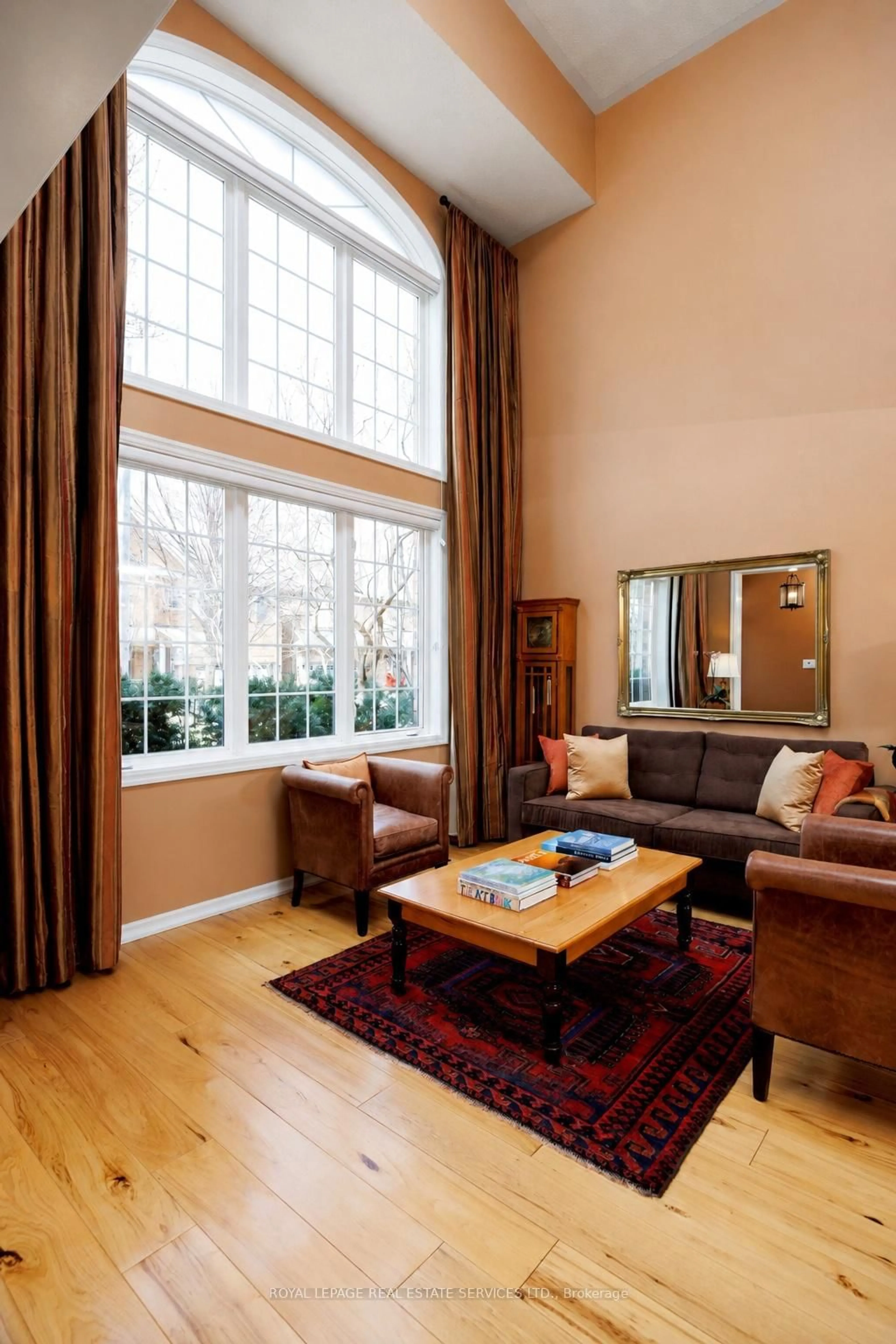 Living room with furniture, wood/laminate floor for 1392 Pinecliff Rd, Oakville Ontario L6M 3Z1