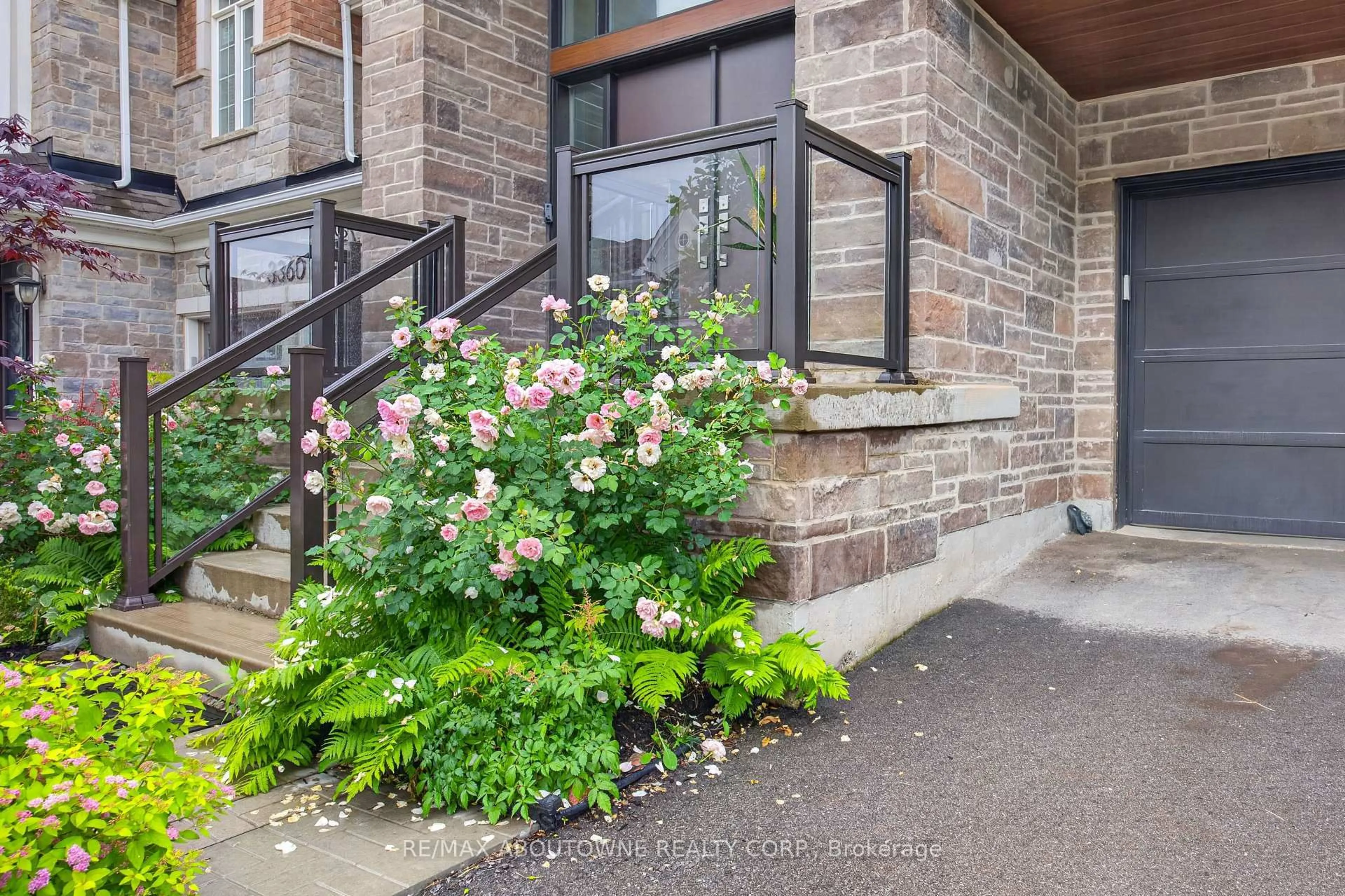 Unknown for 3364 Vernon Powell Dr, Oakville Ontario L6H 0Y3