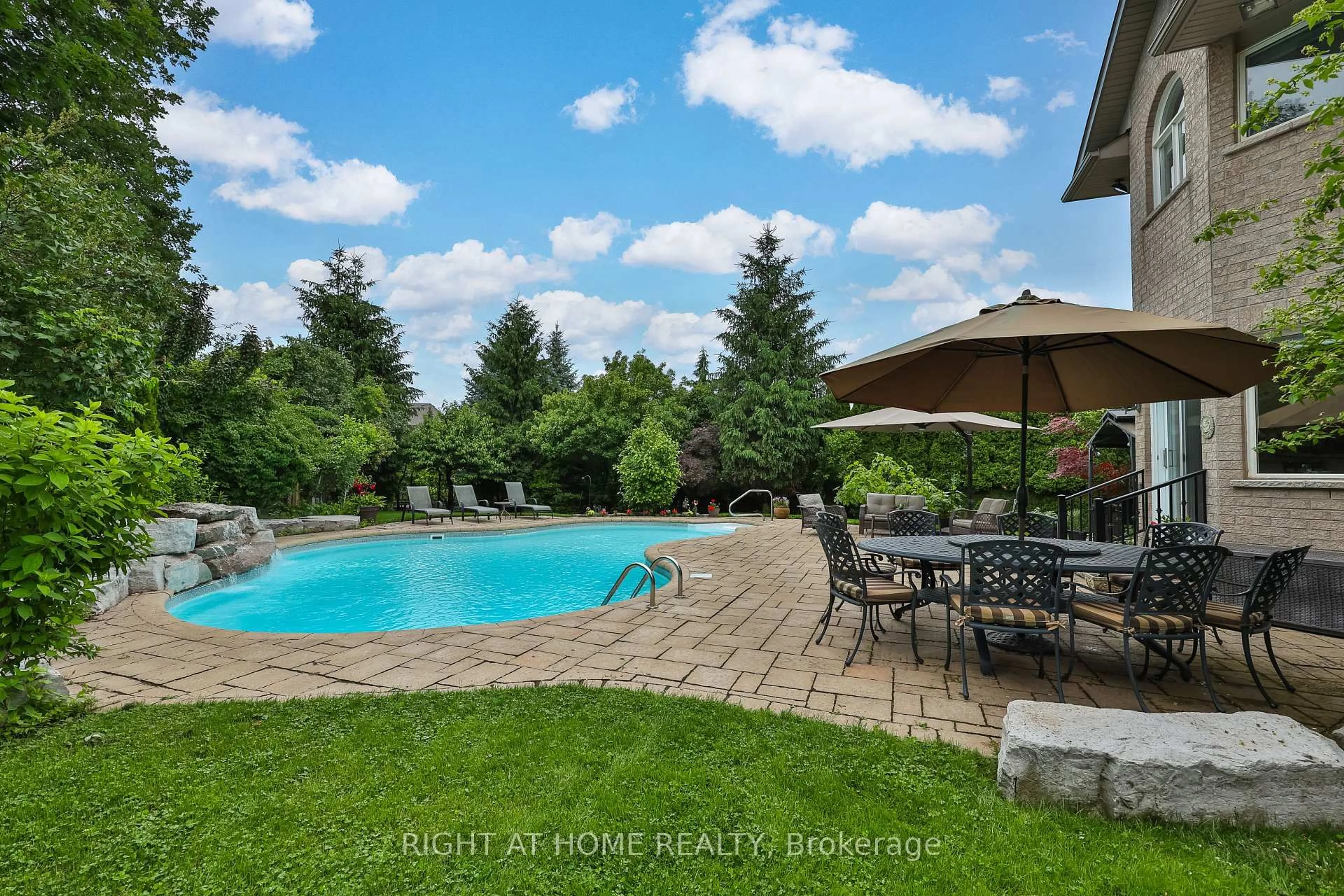 Pool for 2275 Whitecliffe Way, Oakville Ontario L6M 4W3