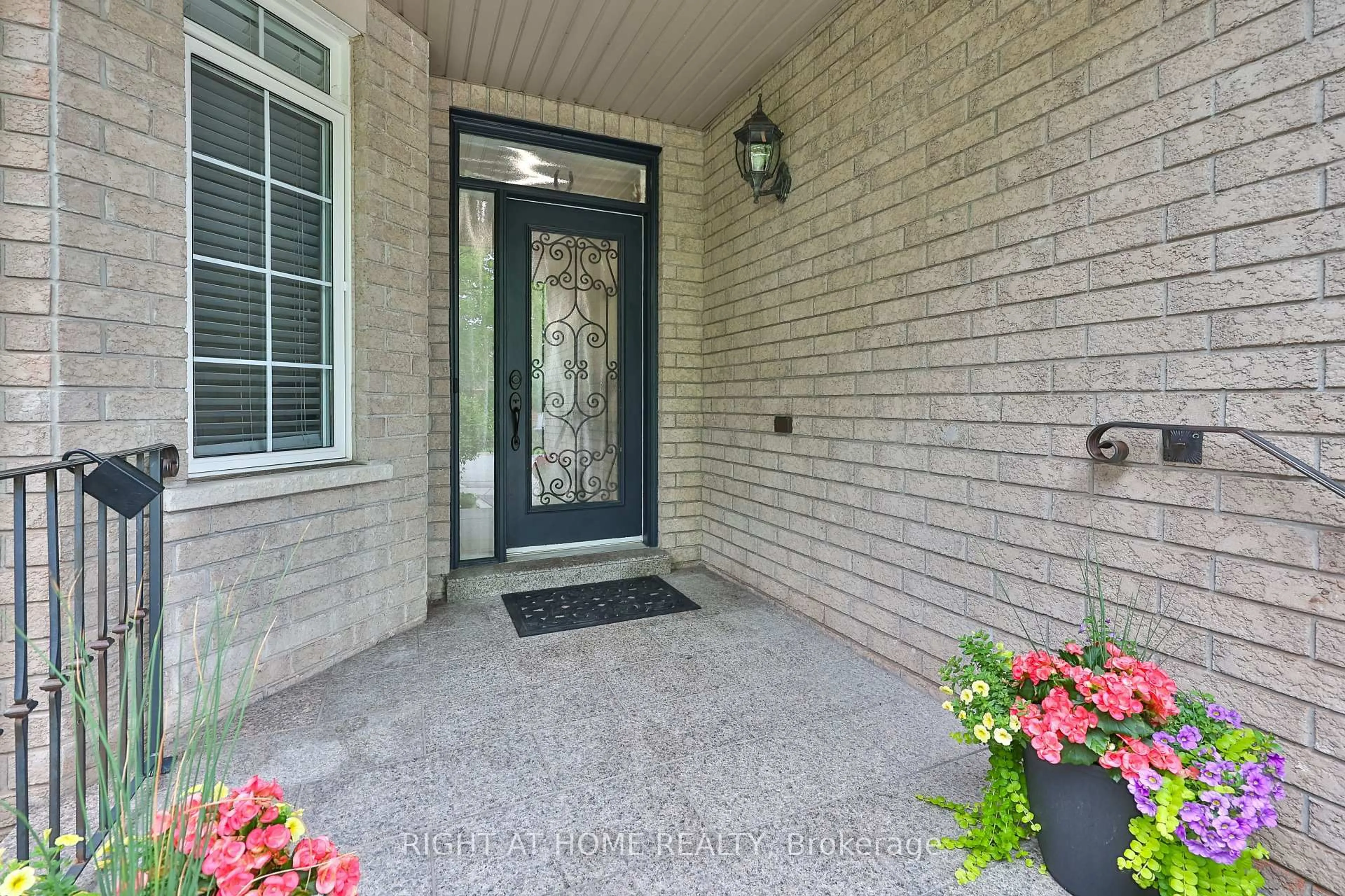 Indoor entryway for 2275 Whitecliffe Way, Oakville Ontario L6M 4W3
