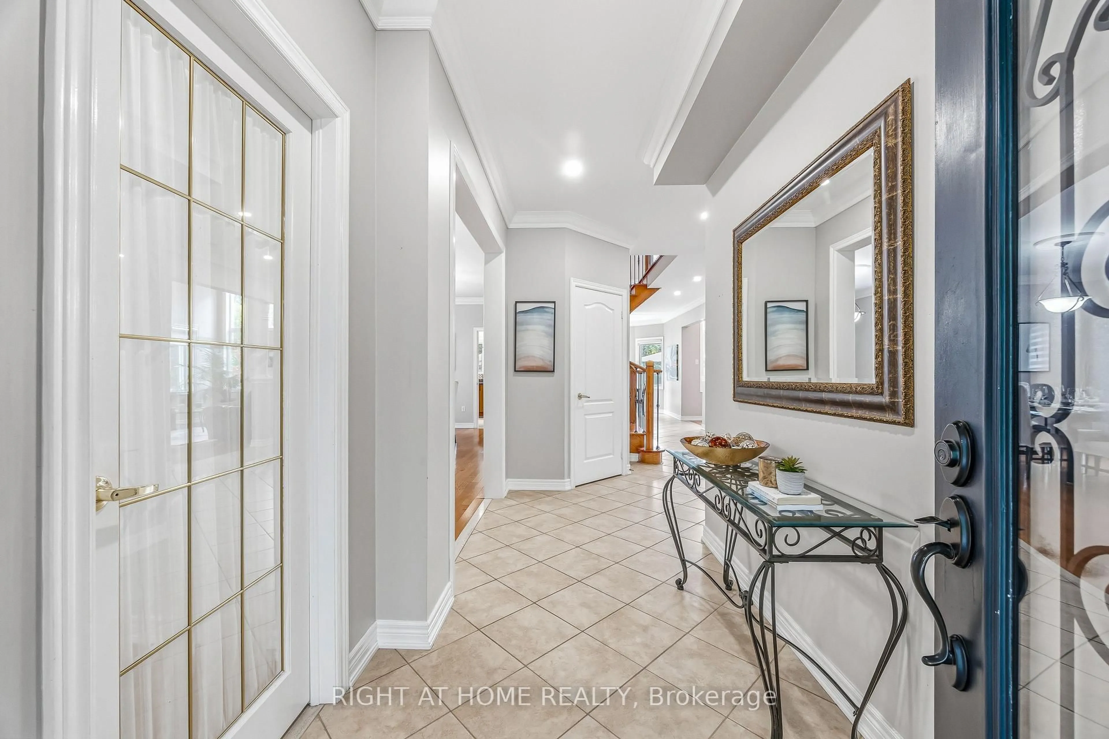Indoor entryway for 2275 Whitecliffe Way, Oakville Ontario L6M 4W3