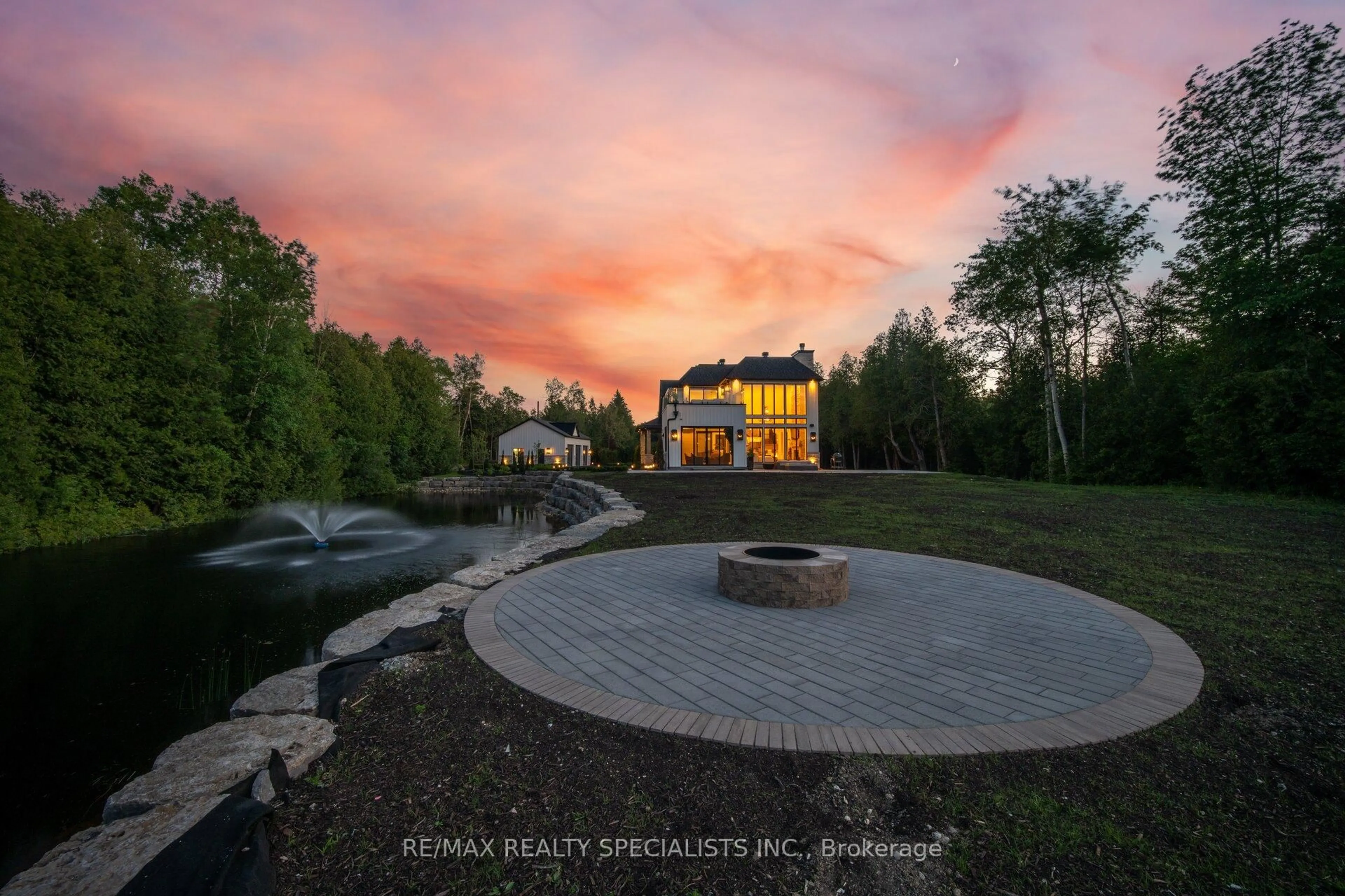 A pic from outside/outdoor area/front of a property/back of a property/a pic from drone, unknown for 16735 Shaws Creek Rd, Caledon Ontario L7K 1K9