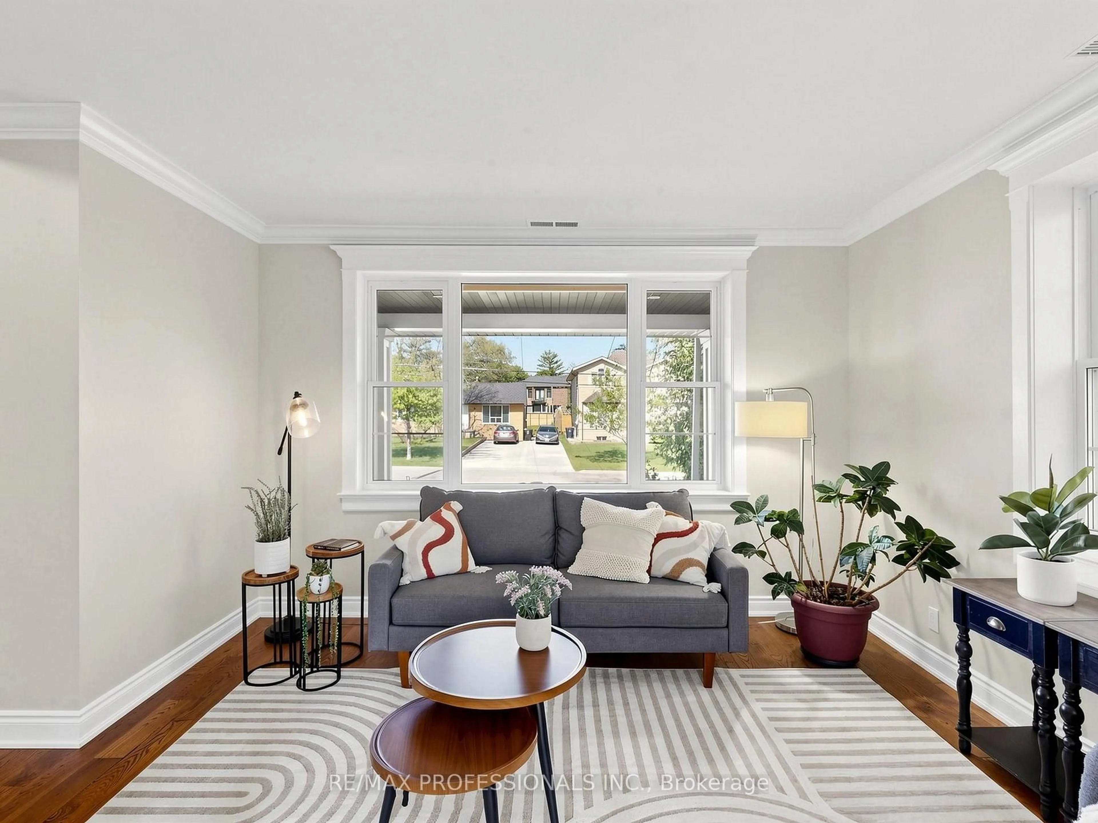 Living room with furniture, unknown for 25 Waltham Dr, Toronto Ontario M9V 1S6