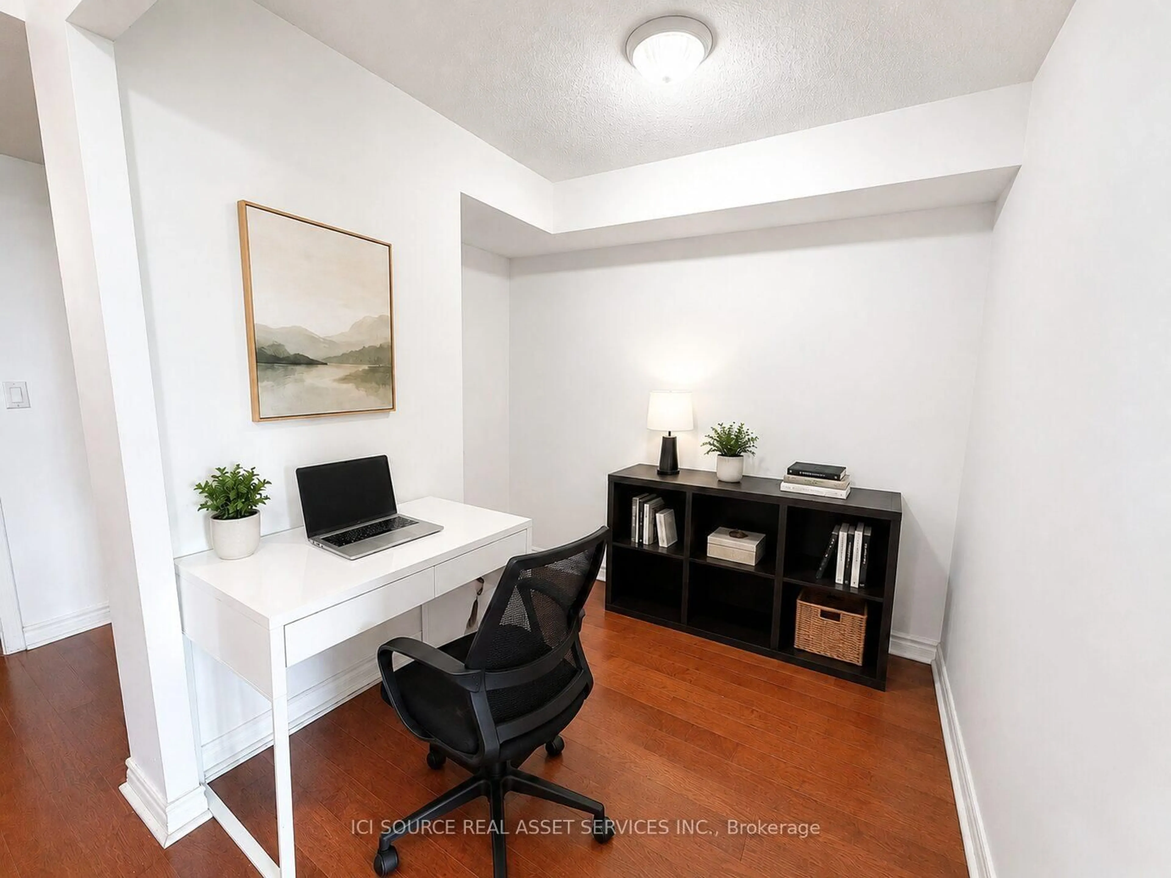 A pic of a room for 33 Elm Dr #607, Mississauga Ontario L5B 4M2