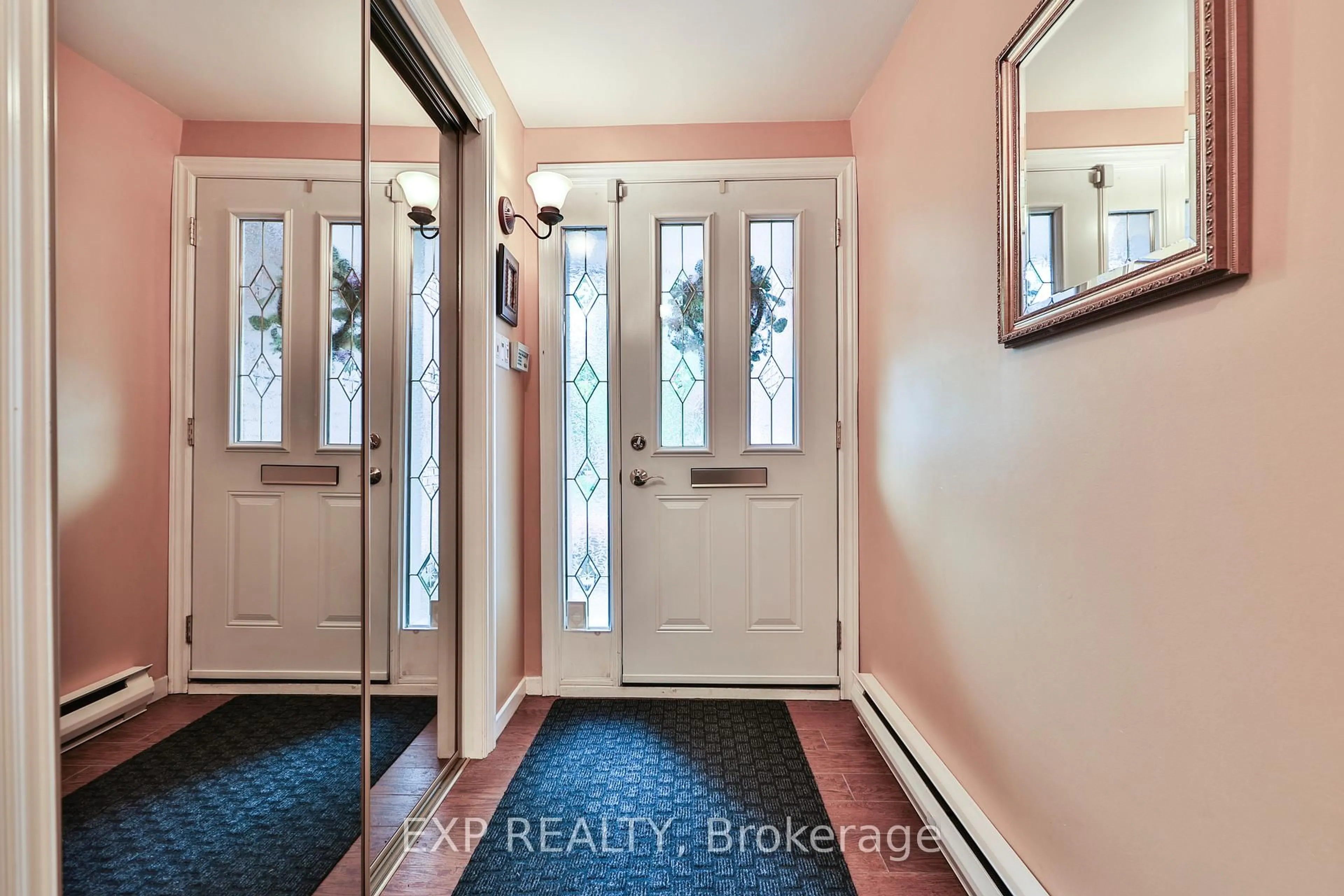 Indoor entryway for 2145 Sherobee Rd #86, Mississauga Ontario L5A 3G8