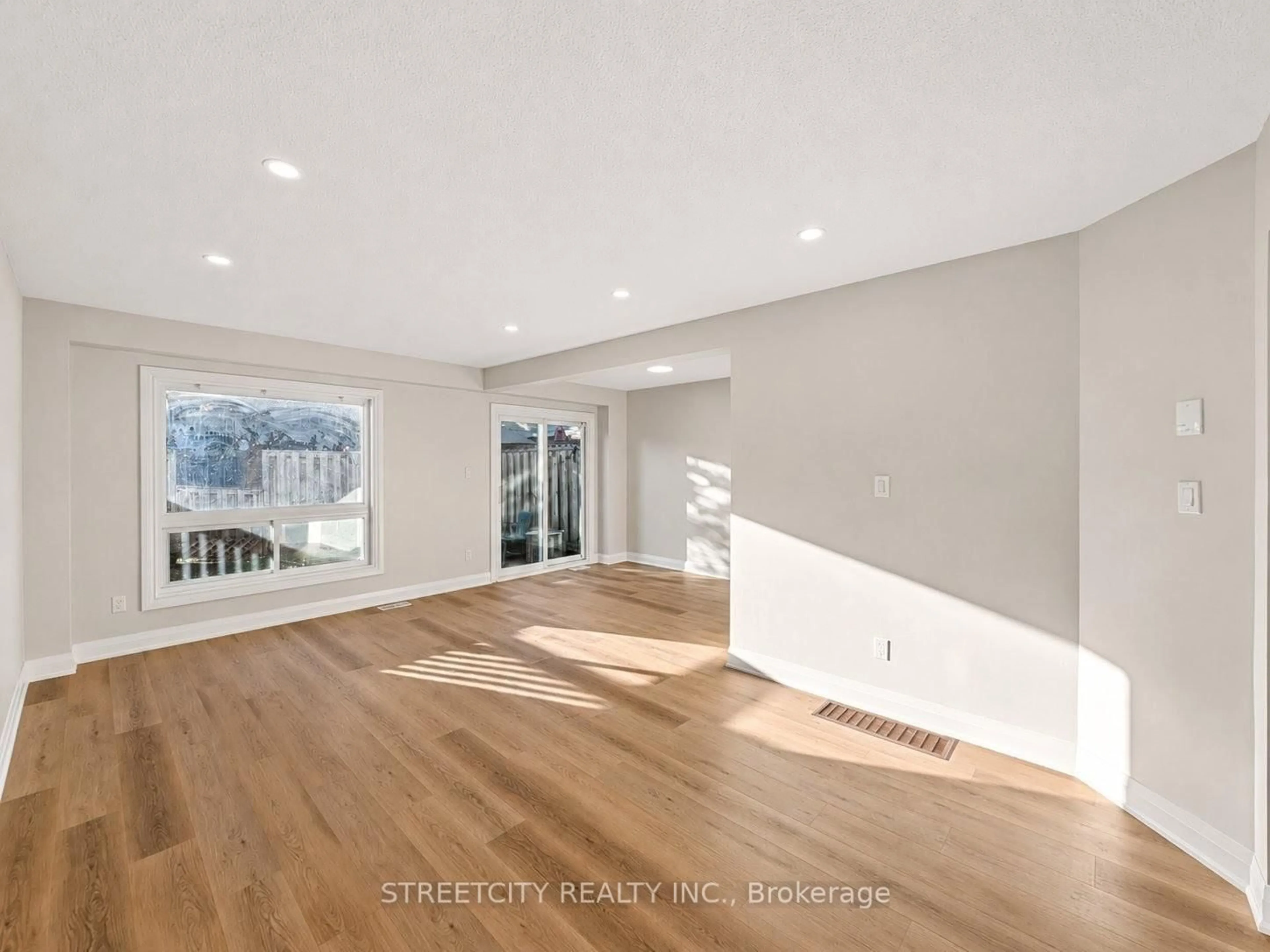 Indoor entryway for 100 Century Dr #23, Orangeville Ontario L9W 4L3