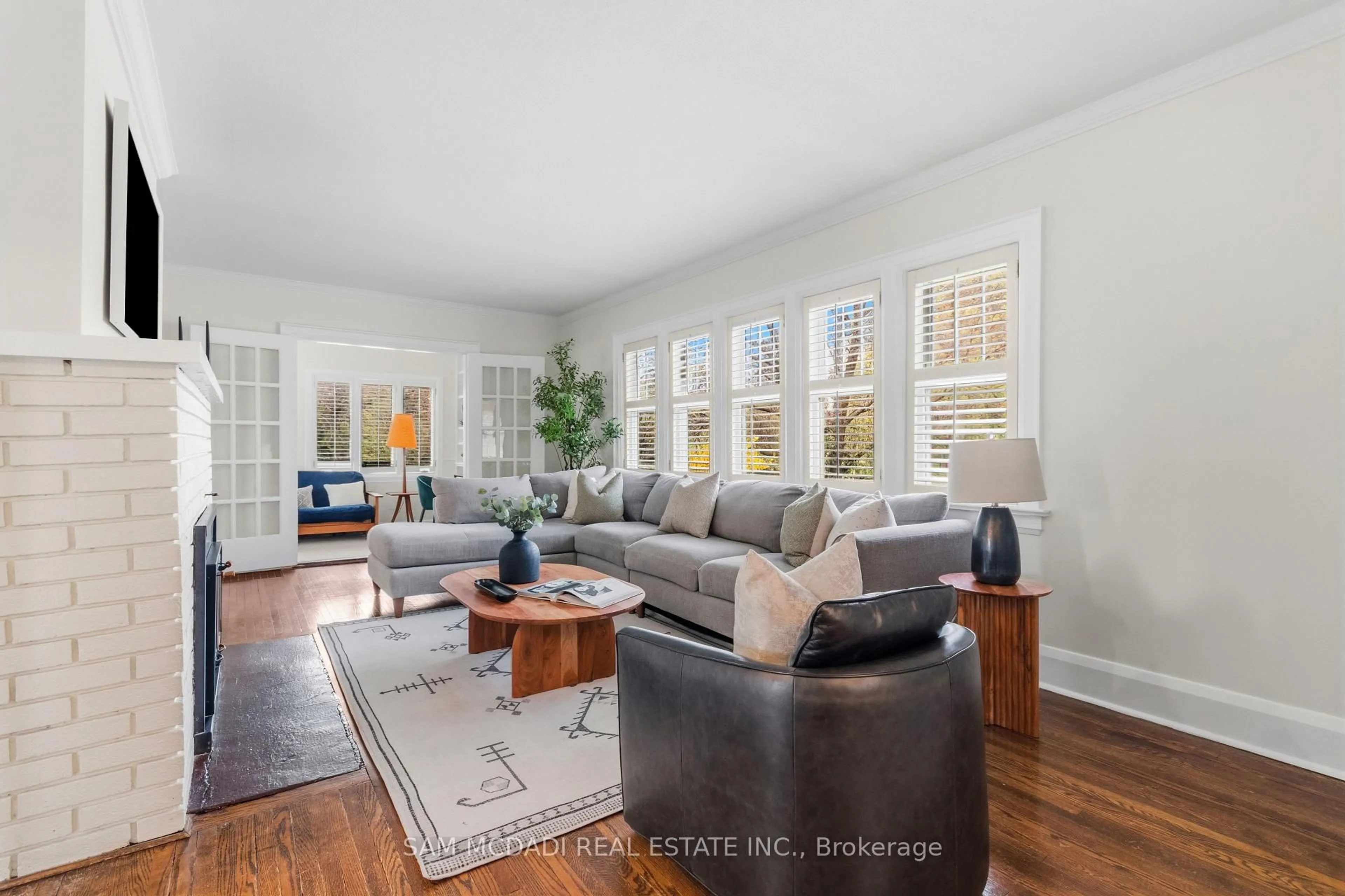 Living room with furniture, unknown for 1296 Clarkson Rd, Mississauga Ontario L5J 2W3