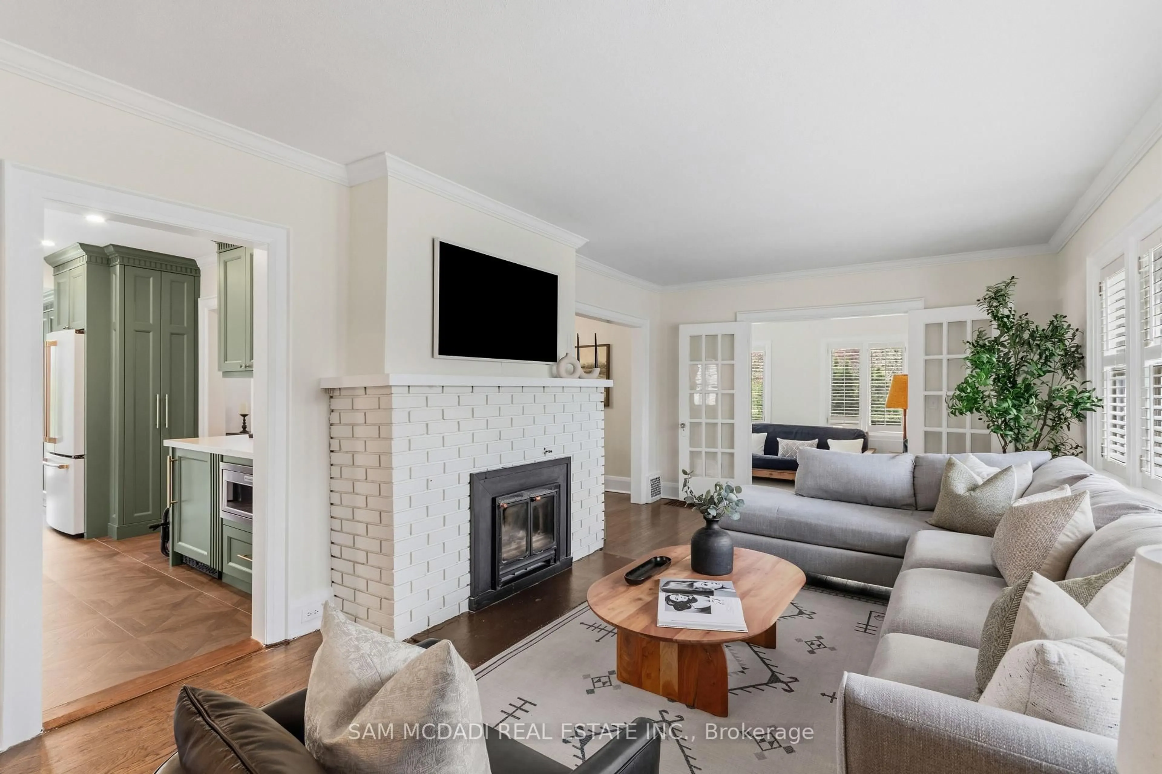 Living room with furniture, unknown for 1296 Clarkson Rd, Mississauga Ontario L5J 2W3