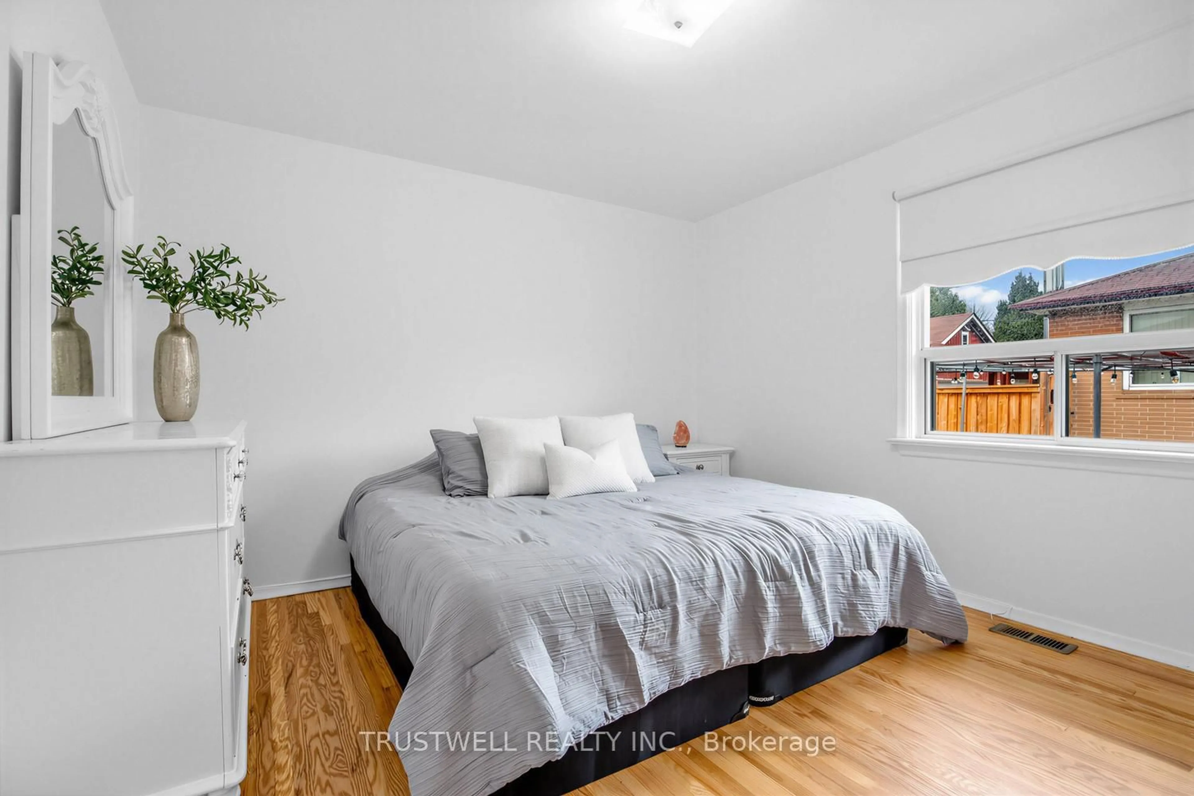 Bedroom with bed, wood/laminate floor for 2 Del Ria Dr, Toronto Ontario M6L 1M1