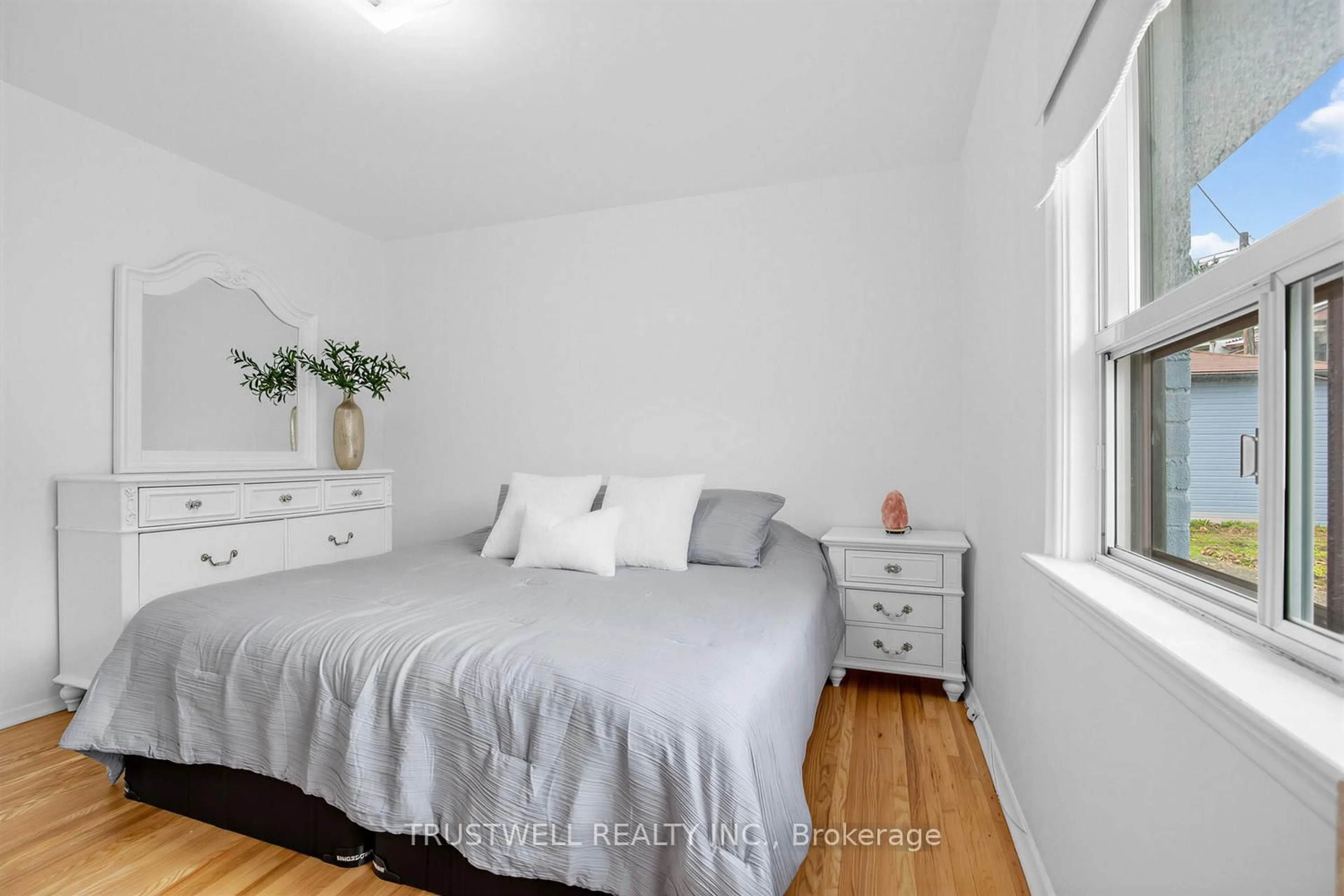 Bedroom with bed, unknown for 2 Del Ria Dr, Toronto Ontario M6L 1M1