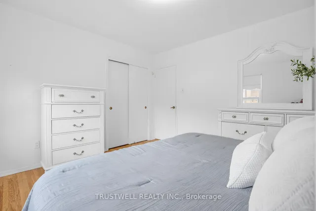2 Del Ria Dr, Toronto 5