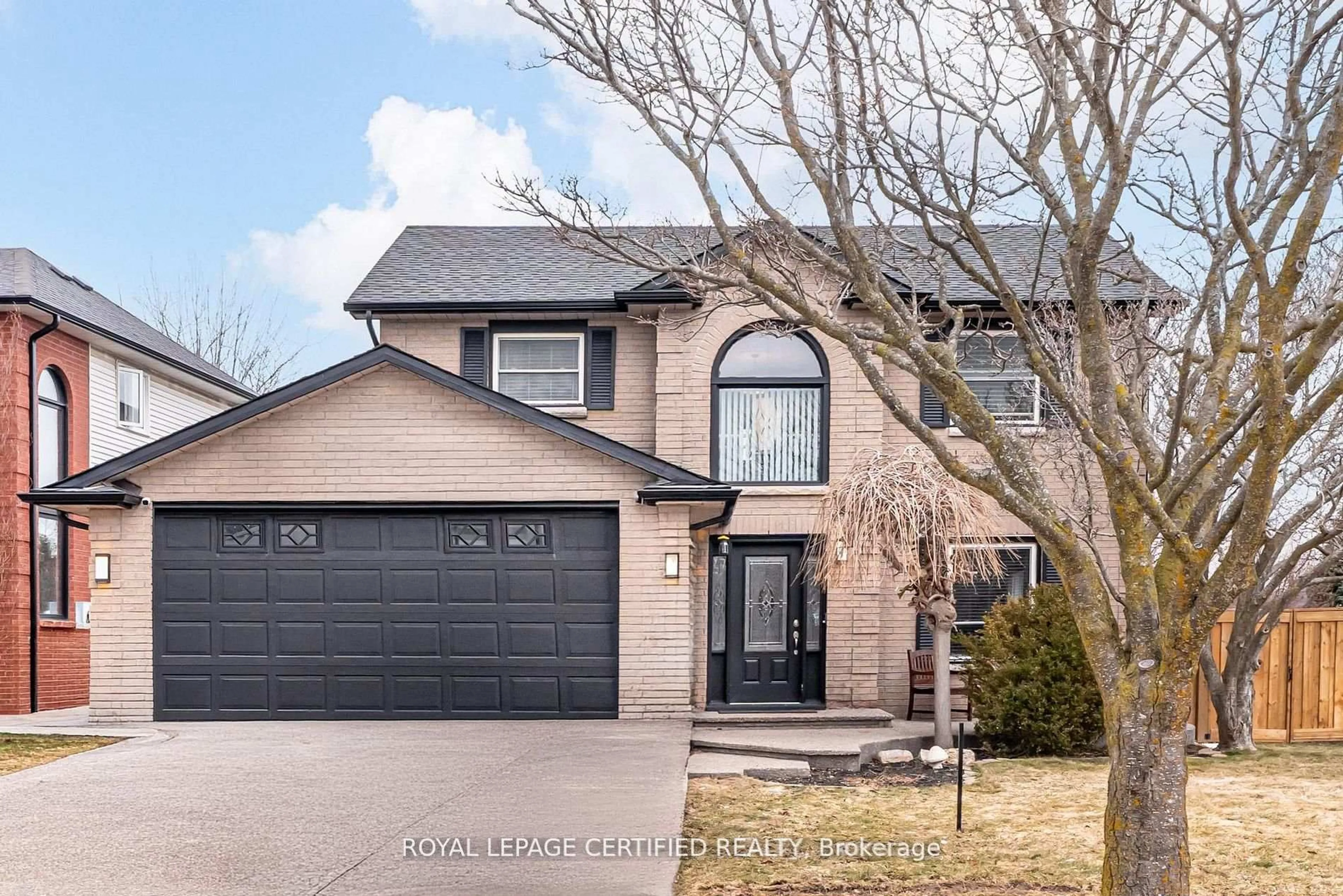Home with brick exterior material, street for 2197 Oakridge Cres, Burlington Ontario L7M 4C8