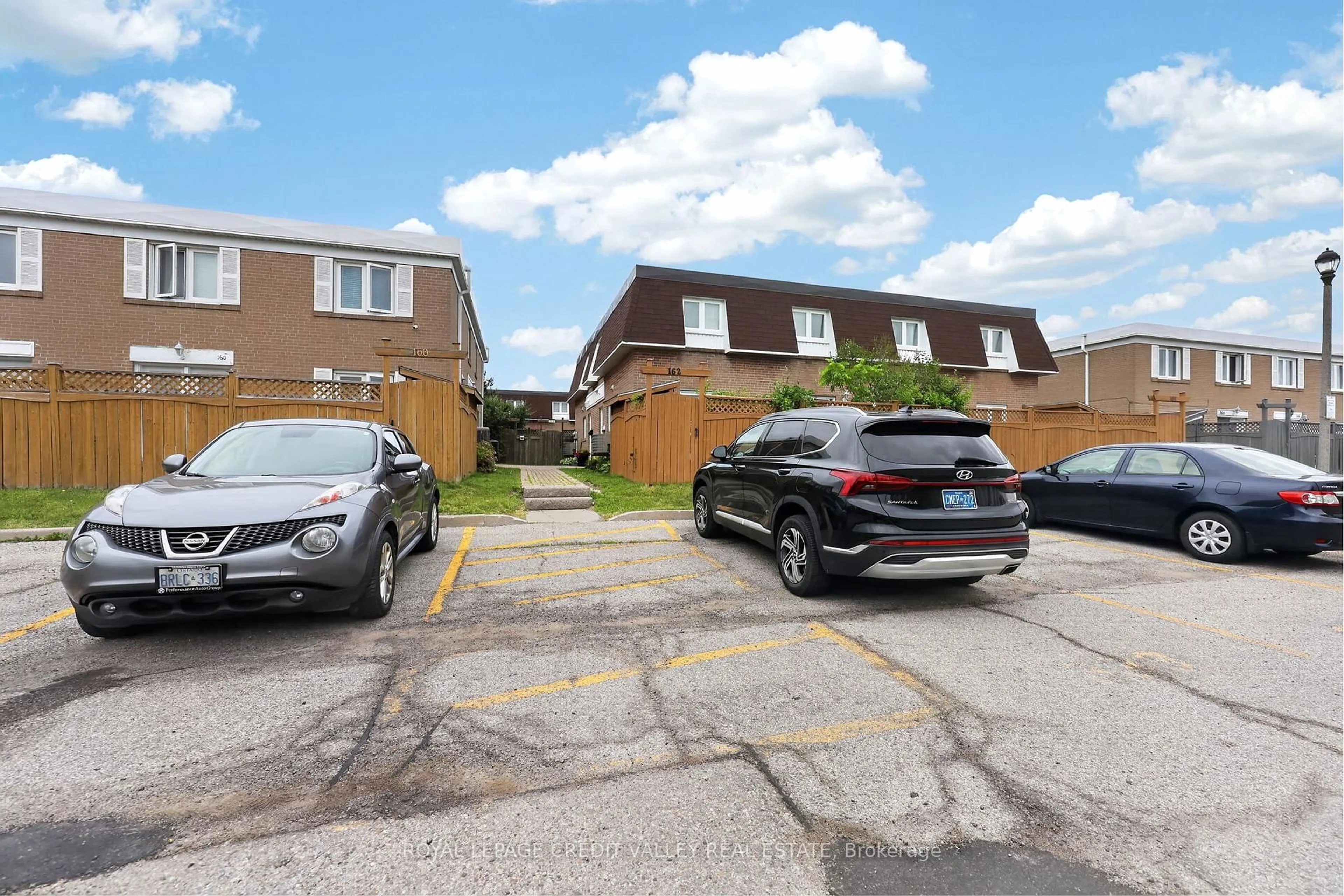 A pic from outside/outdoor area/front of a property/back of a property/a pic from drone, street for 184 Town House Cres #184, Brampton Ontario L6W 3C6