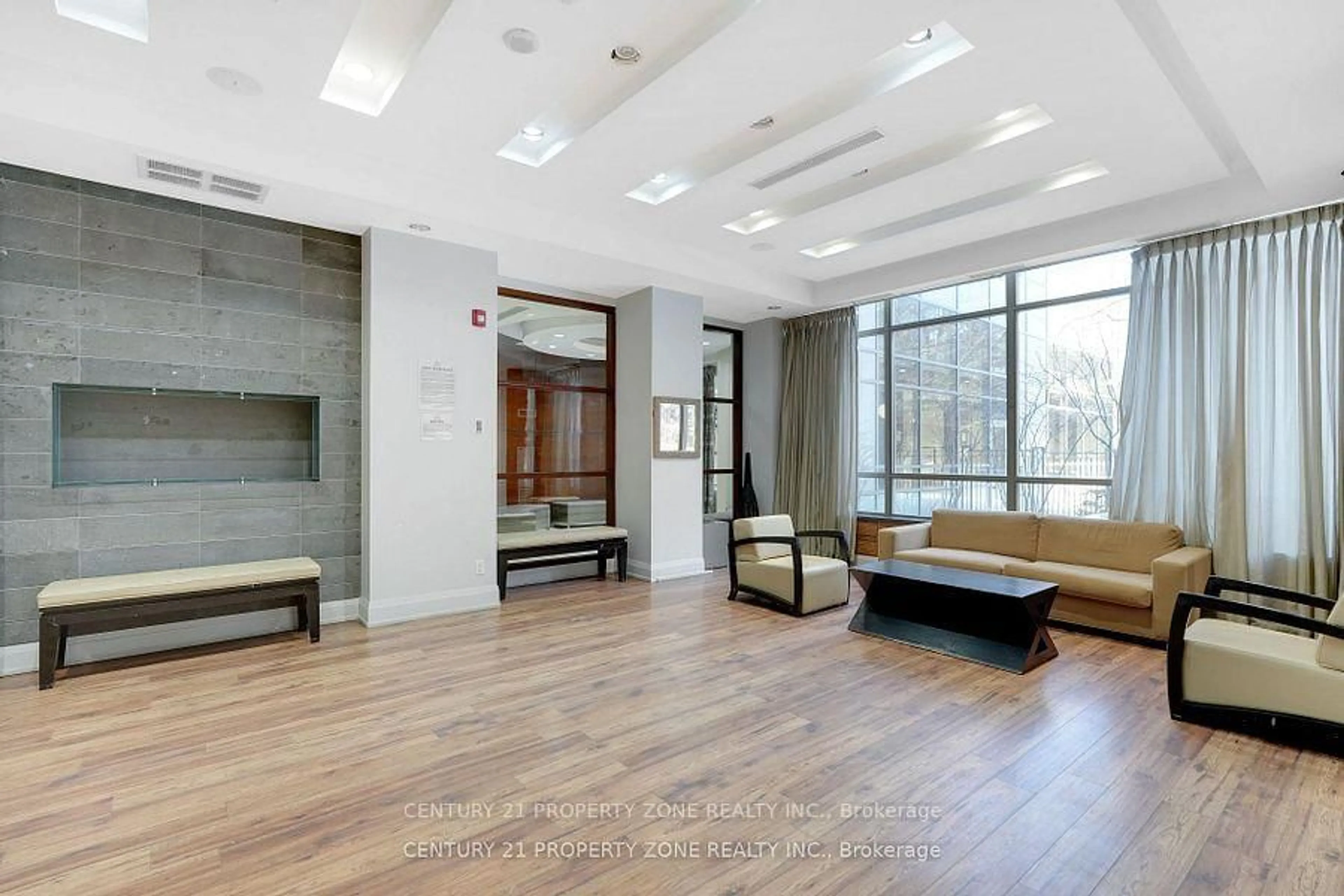 Indoor foyer for 310 Burnhamthorpe Rd #1703, Mississauga Ontario L5B 4P9