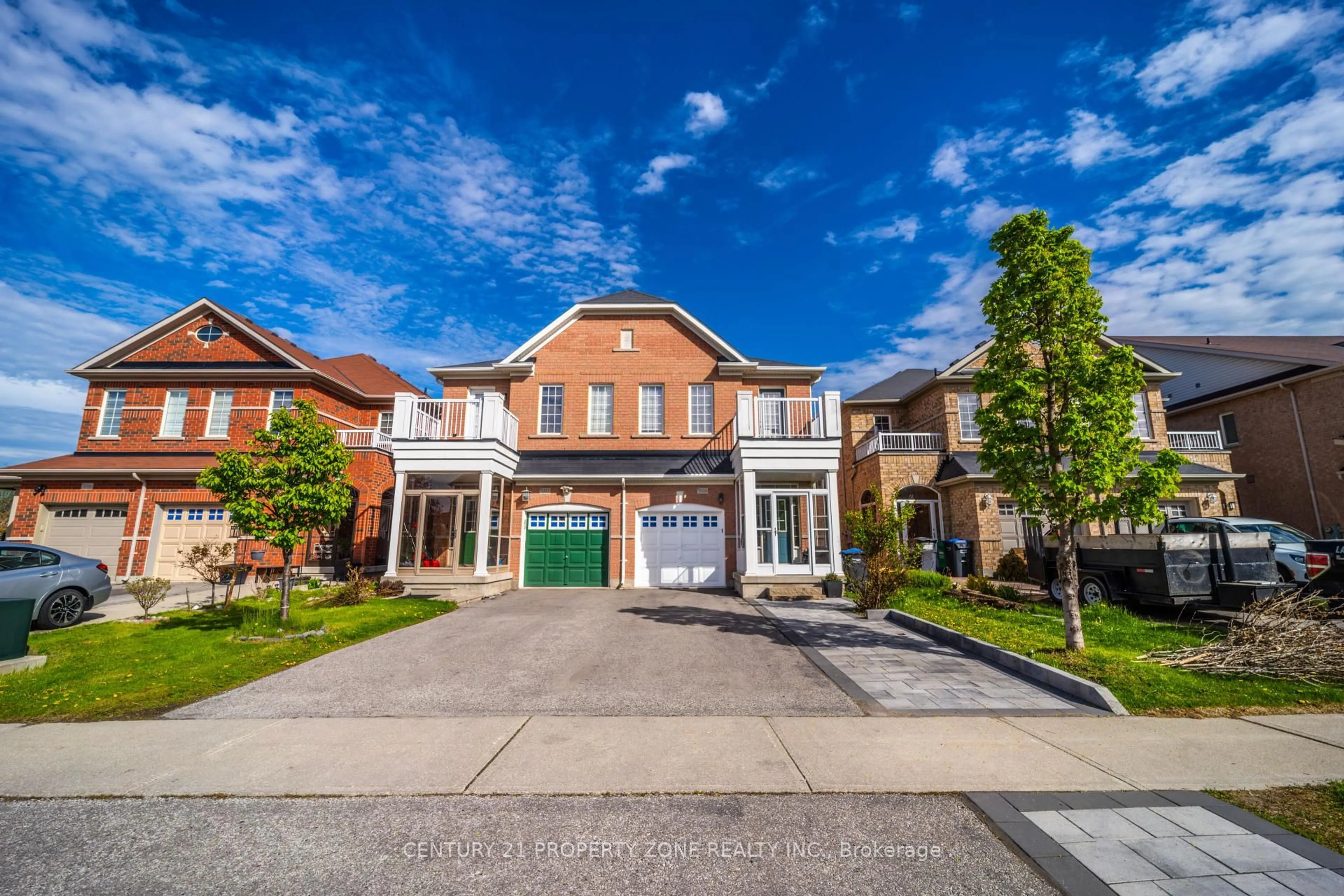 Home with brick exterior material, street for 5324 Bellaggio Cres, Mississauga Ontario L5V 0C9