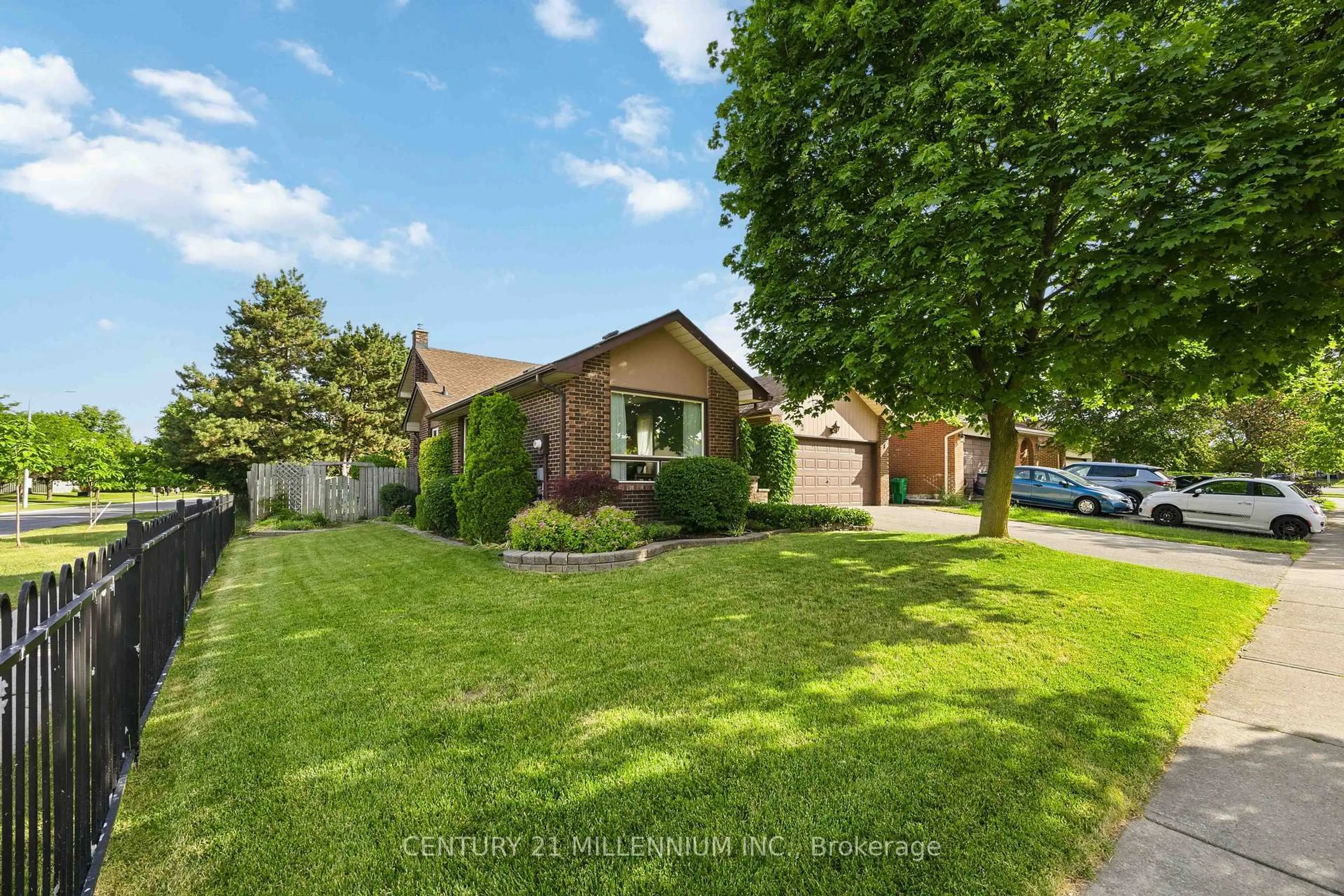 A pic from outside/outdoor area/front of a property/back of a property/a pic from drone, street for 112 Blackthorn Lane, Brampton Ontario L6V 3K8