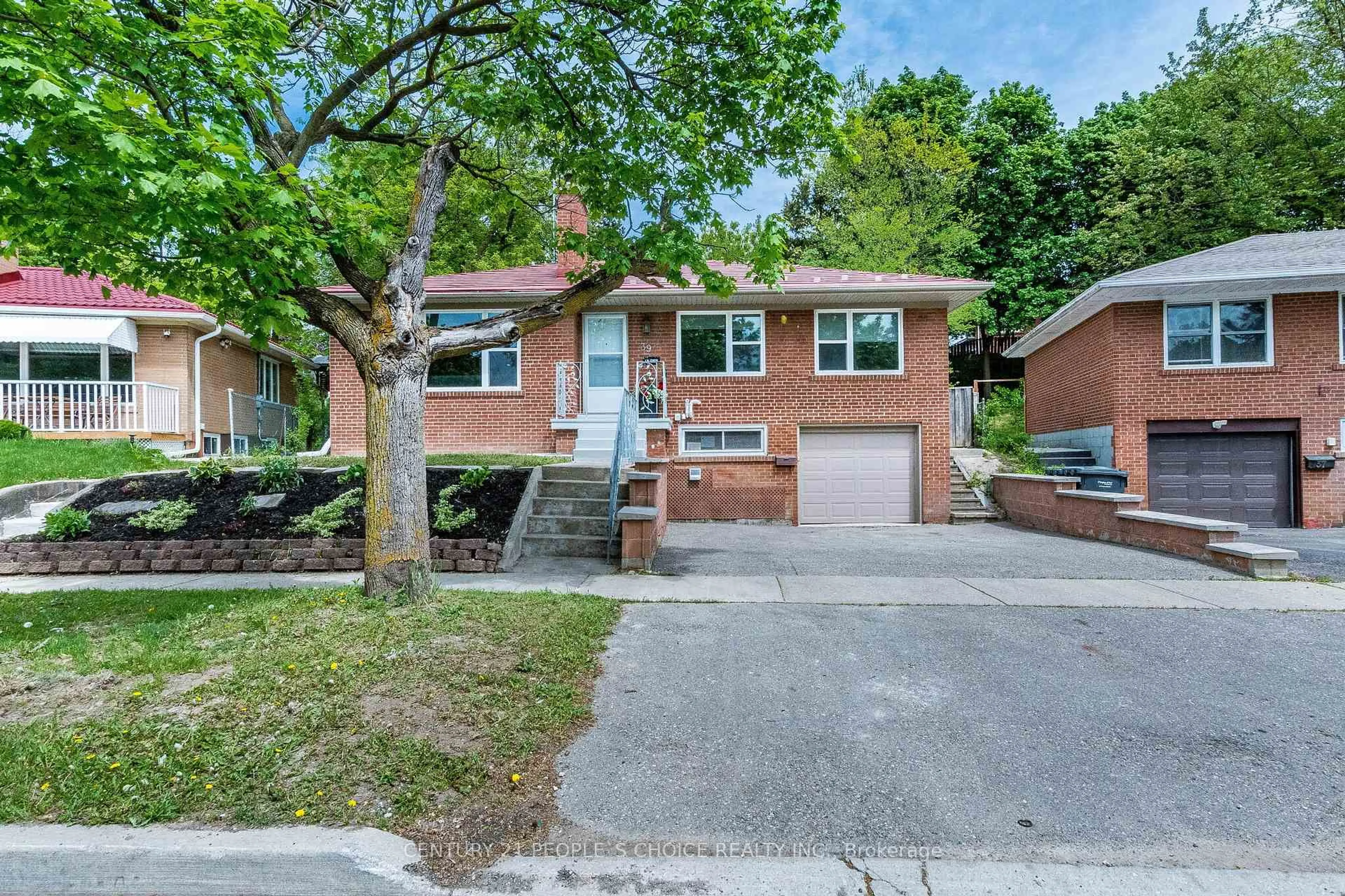 Home with brick exterior material, street for 39 Meadowland Dr, Brampton Ontario L6W 2R5
