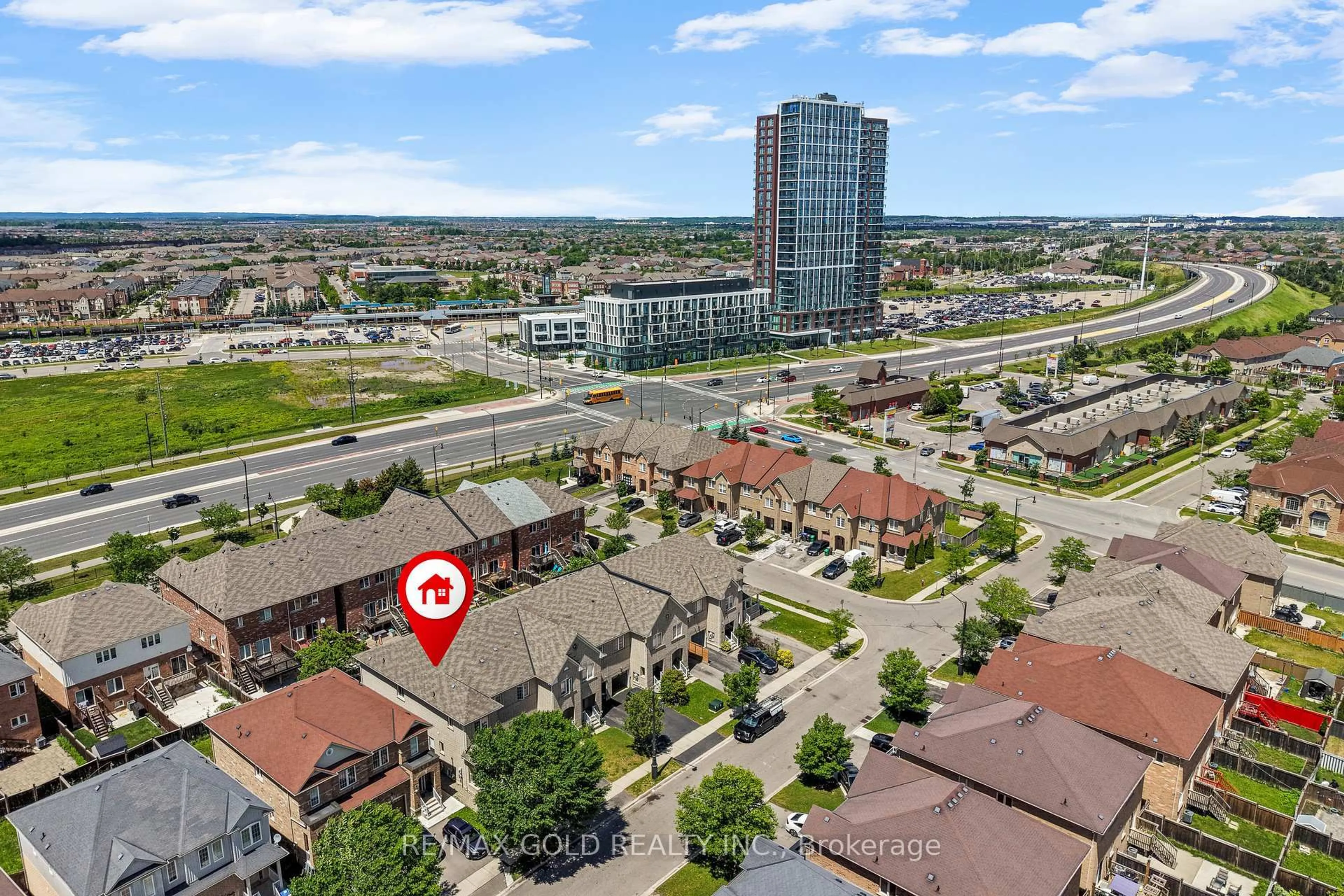 A pic from outside/outdoor area/front of a property/back of a property/a pic from drone, city buildings view from balcony for 25 Frenchpark Circ, Brampton Ontario L6X 0Y5