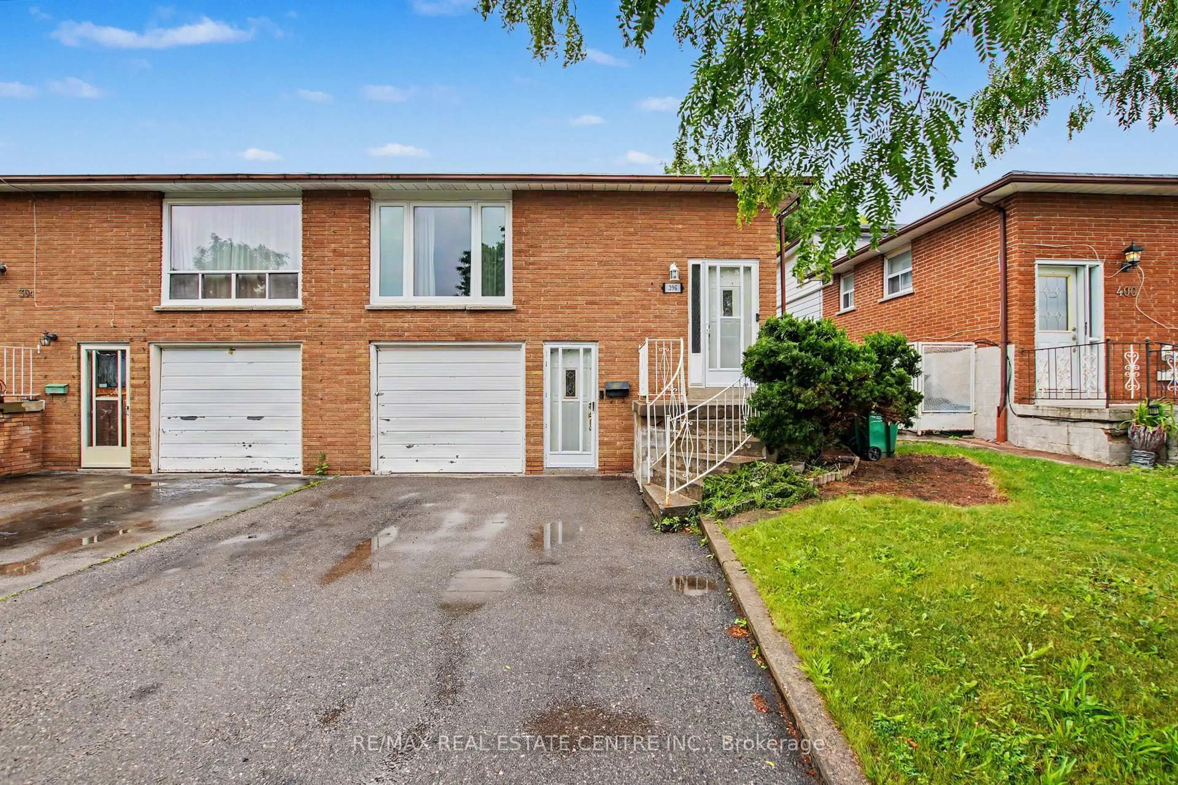 Home with brick exterior material, street for 396 Pinemeadow Ave, Mississauga Ontario L5B 2J9
