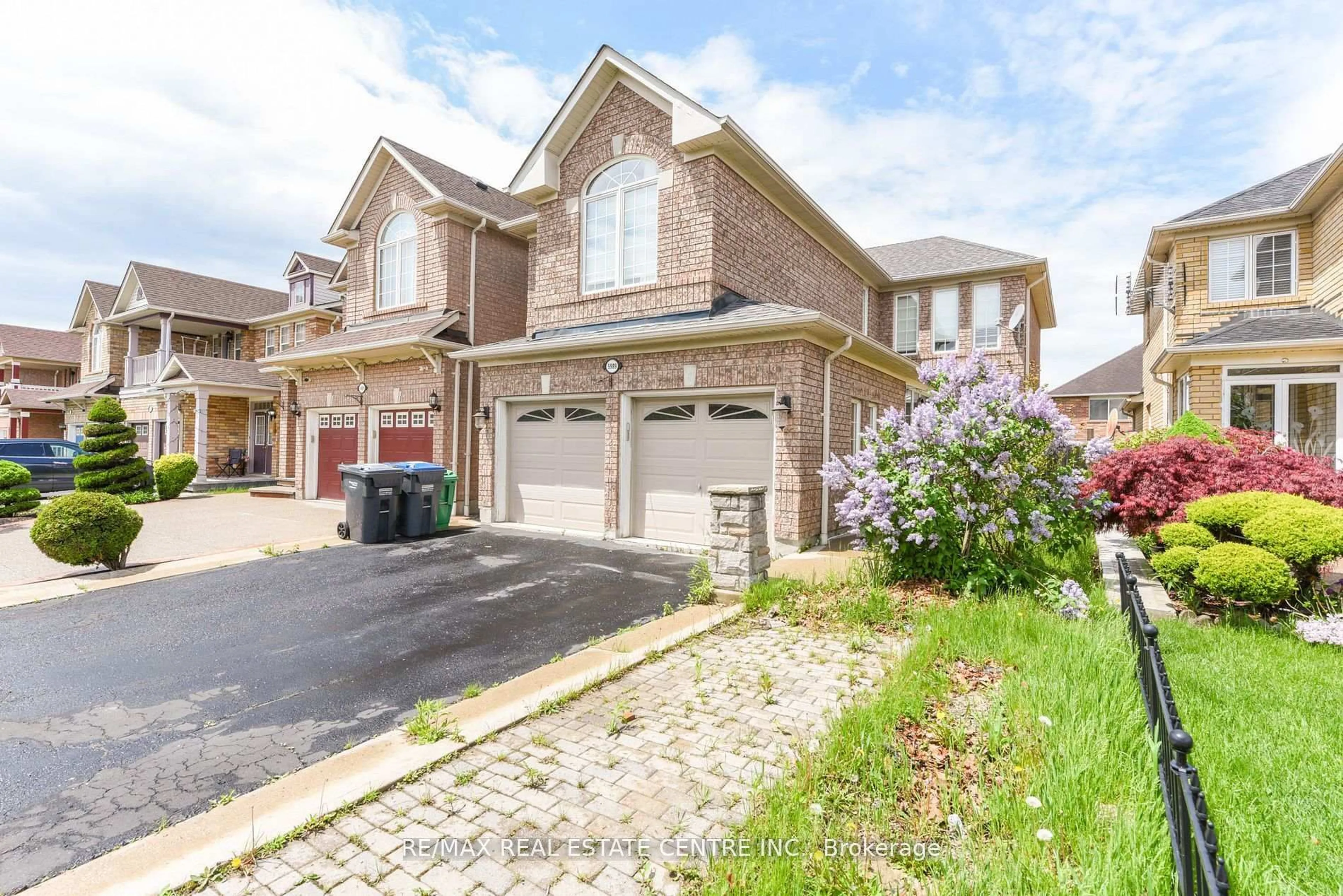 Home with brick exterior material, street for 5989 Sidmouth St, Mississauga Ontario L5V 2Z5