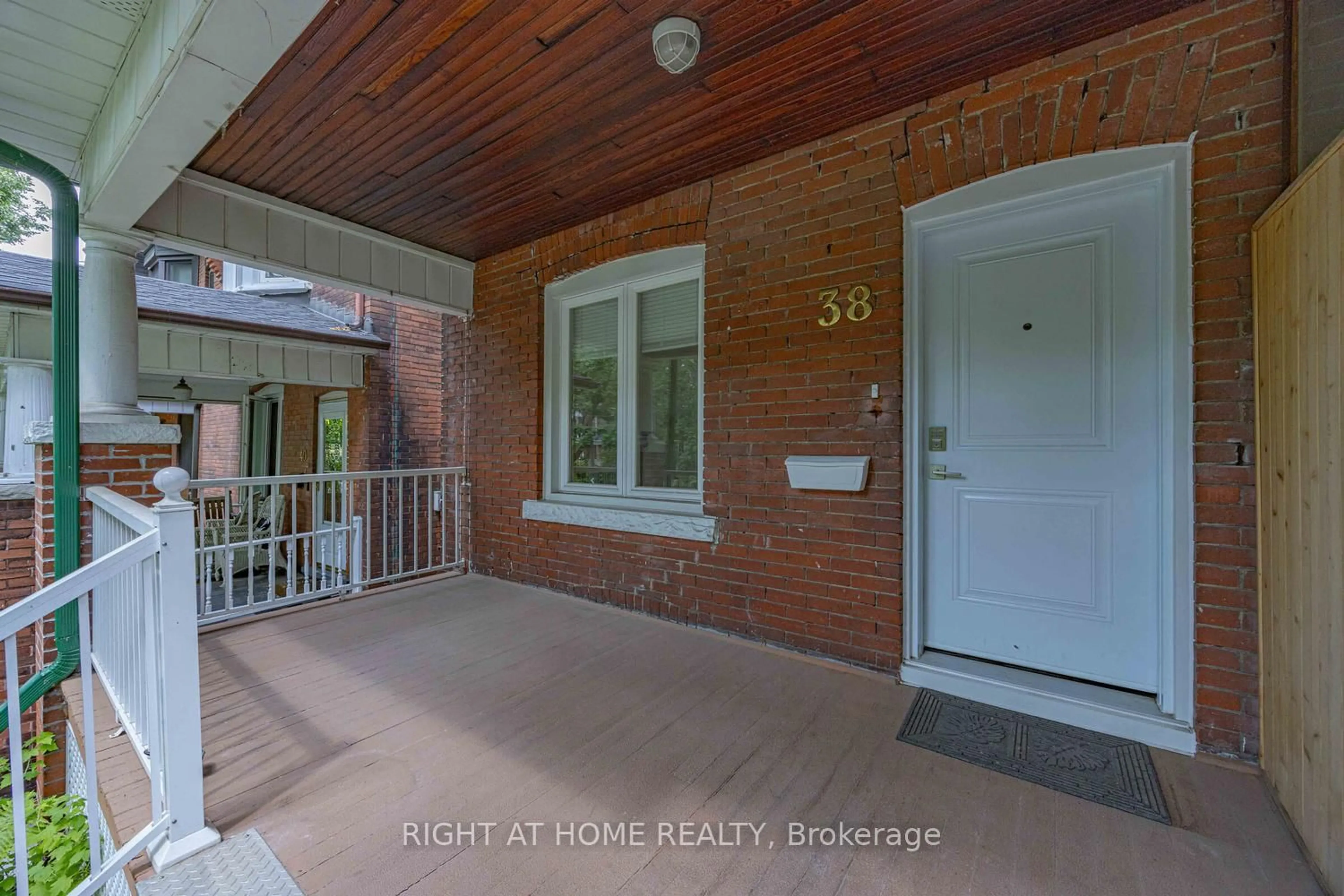 Indoor entryway for 38 Kenneth Ave, Toronto Ontario M6P 1H9