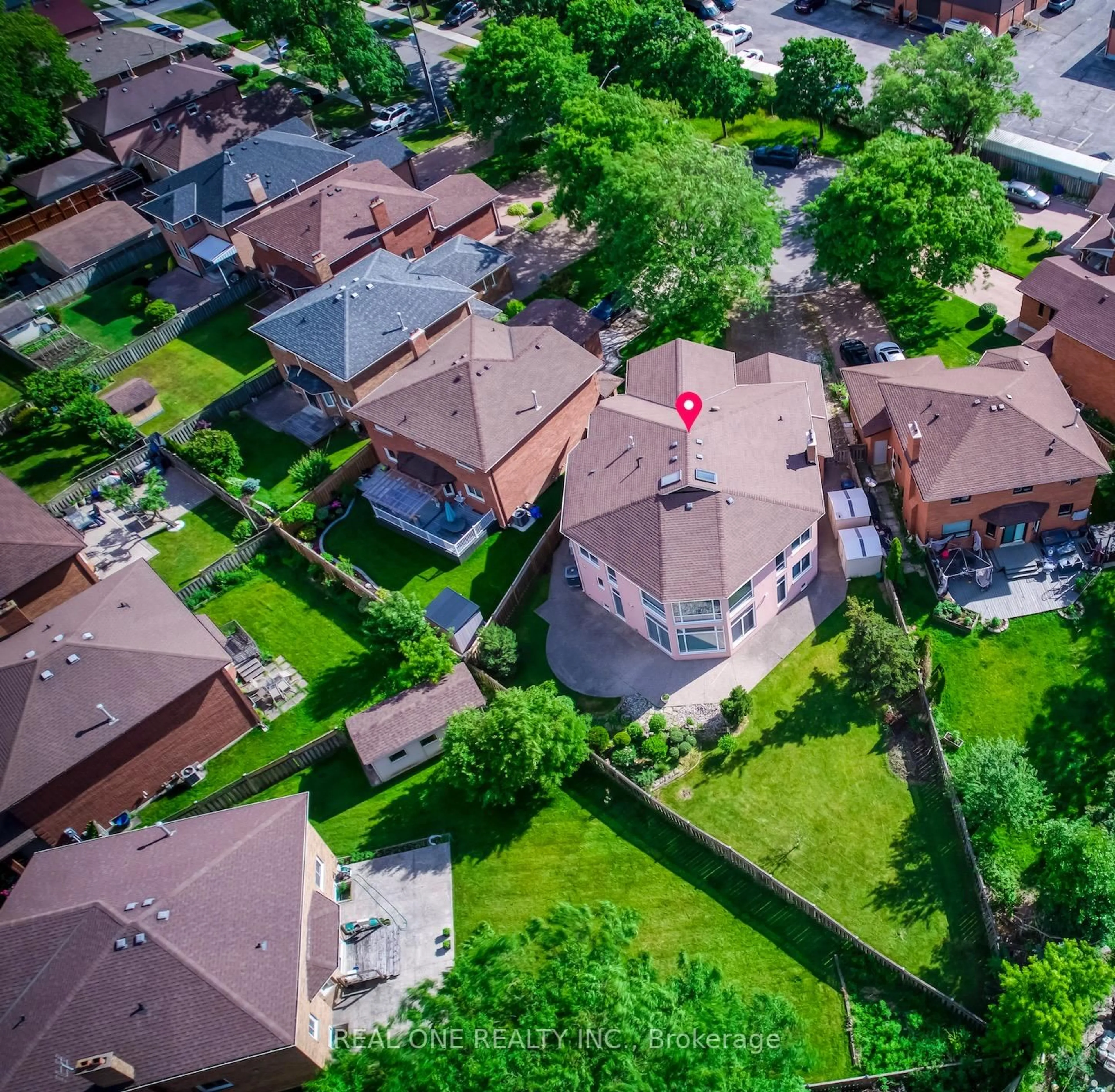 A pic from outside/outdoor area/front of a property/back of a property/a pic from drone, street for 71 Stock Ave, Toronto Ontario M8Z 5C5