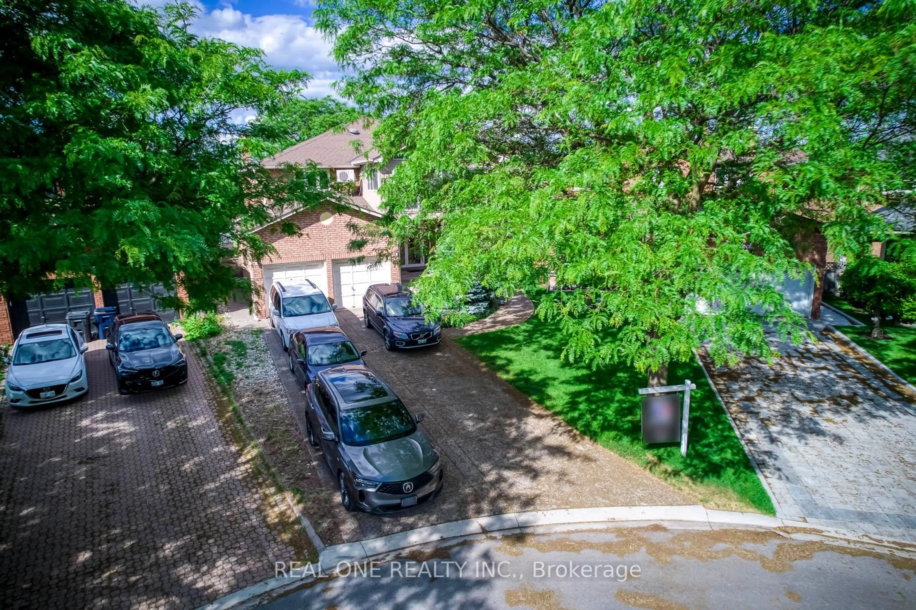 A pic from outside/outdoor area/front of a property/back of a property/a pic from drone, street for 71 Stock Ave, Toronto Ontario M8Z 5C5