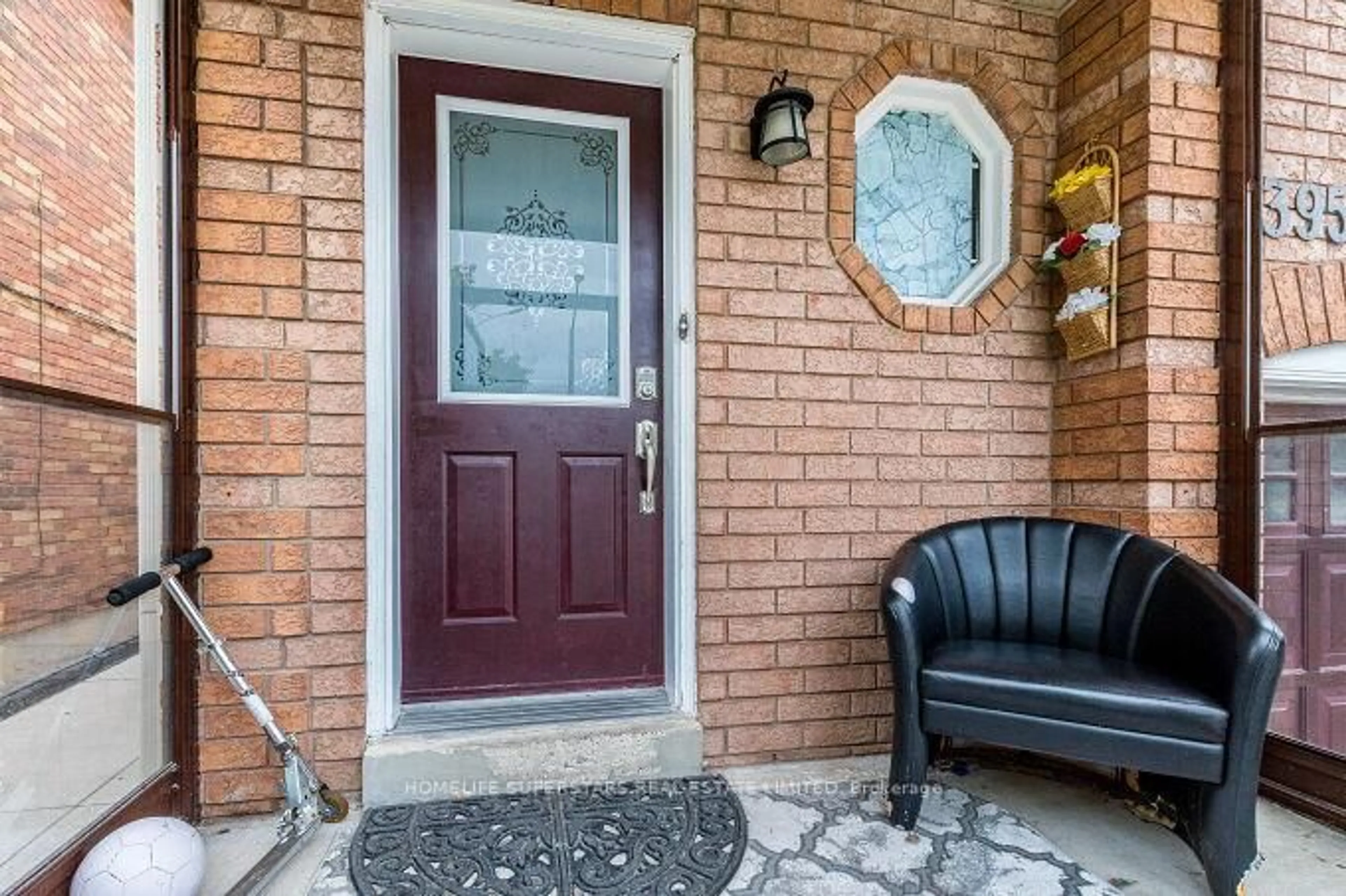 Indoor entryway for 3953 Manatee Way, Mississauga Ontario L5M 6P6