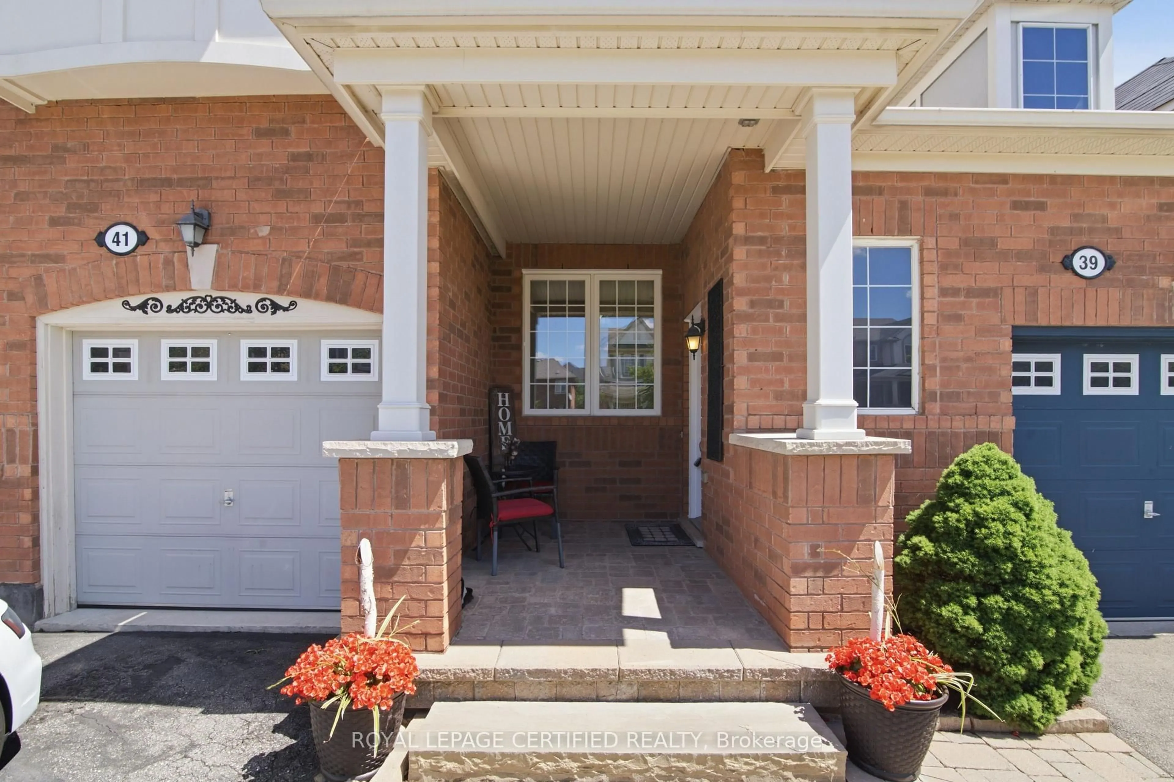 Indoor entryway for 39 Van Fleet Terr, Milton Ontario L9T 0Y4