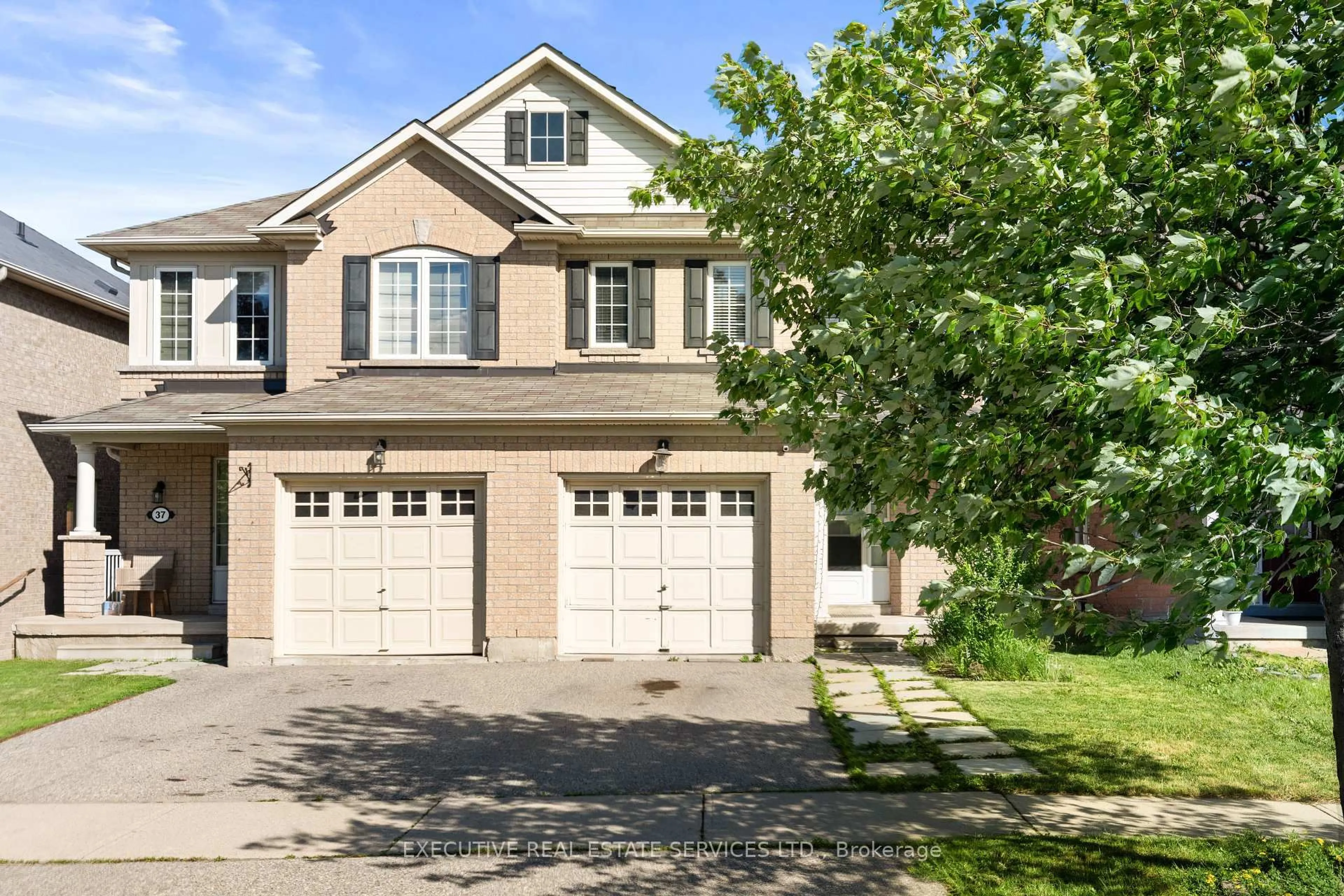 Home with brick exterior material, street for 39 Kintyre St, Brampton Ontario L6Z 0E5