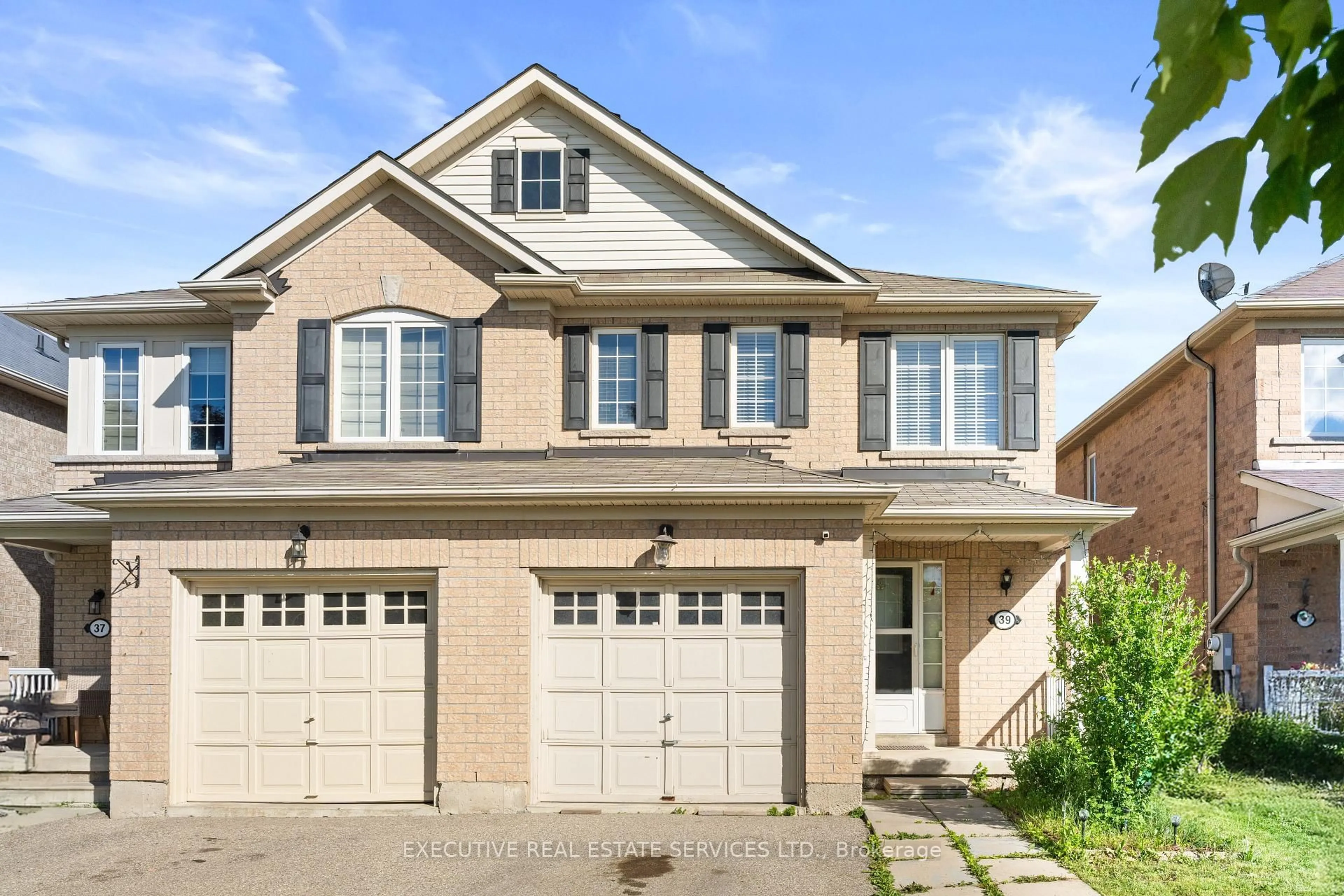 Home with brick exterior material, street for 39 Kintyre St, Brampton Ontario L6Z 0E5