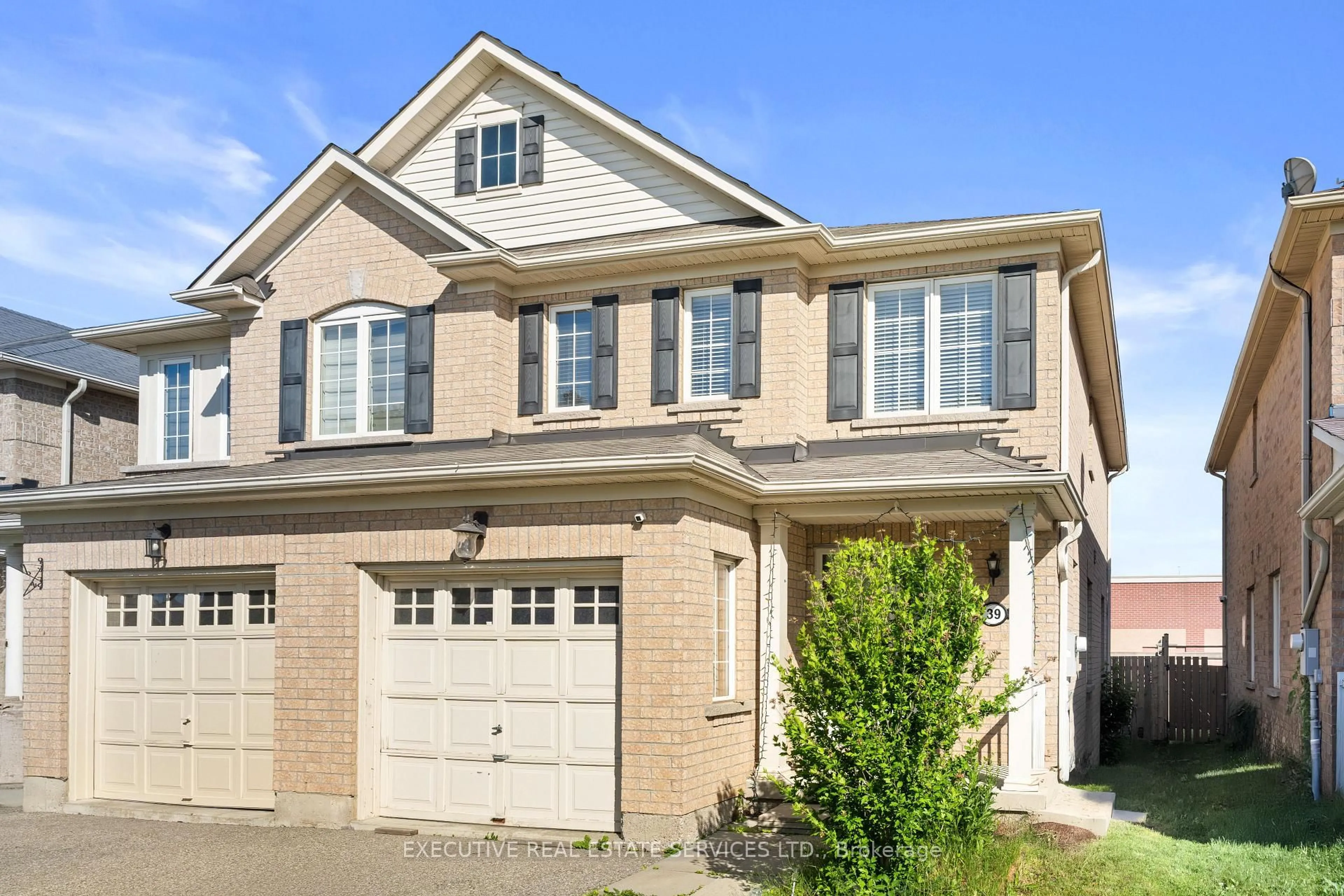 Home with brick exterior material, street for 39 Kintyre St, Brampton Ontario L6Z 0E5
