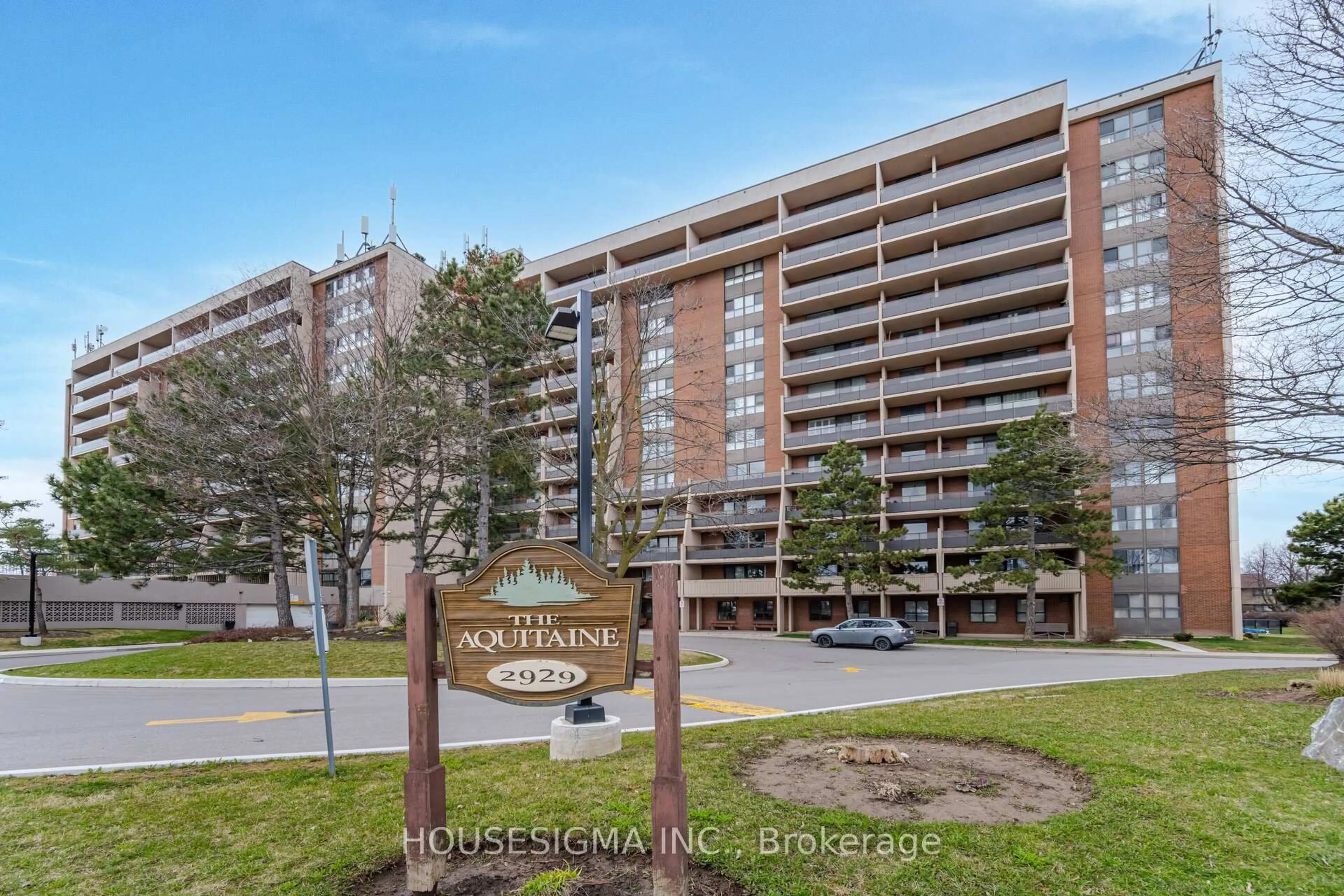 A pic from outside/outdoor area/front of a property/back of a property/a pic from drone, unknown for 2929 Aquitaine Ave #408, Mississauga Ontario L5N 2C7