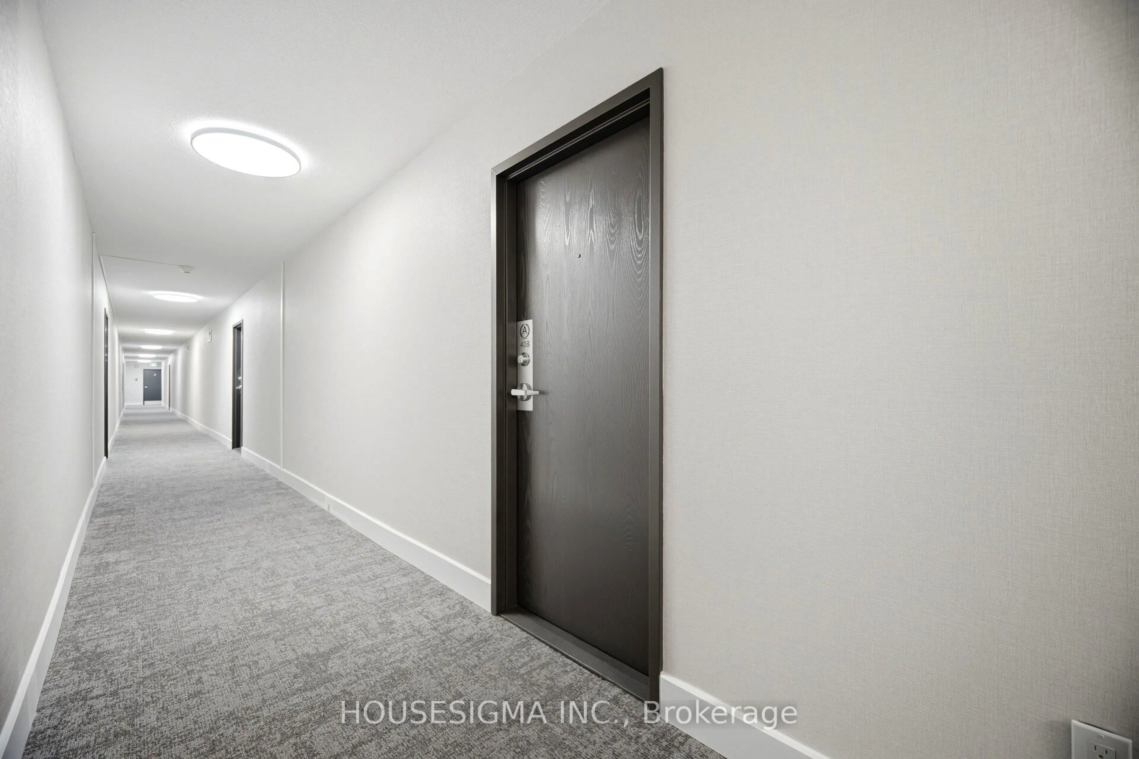 Indoor foyer for 2929 Aquitaine Ave #408, Mississauga Ontario L5N 2C7