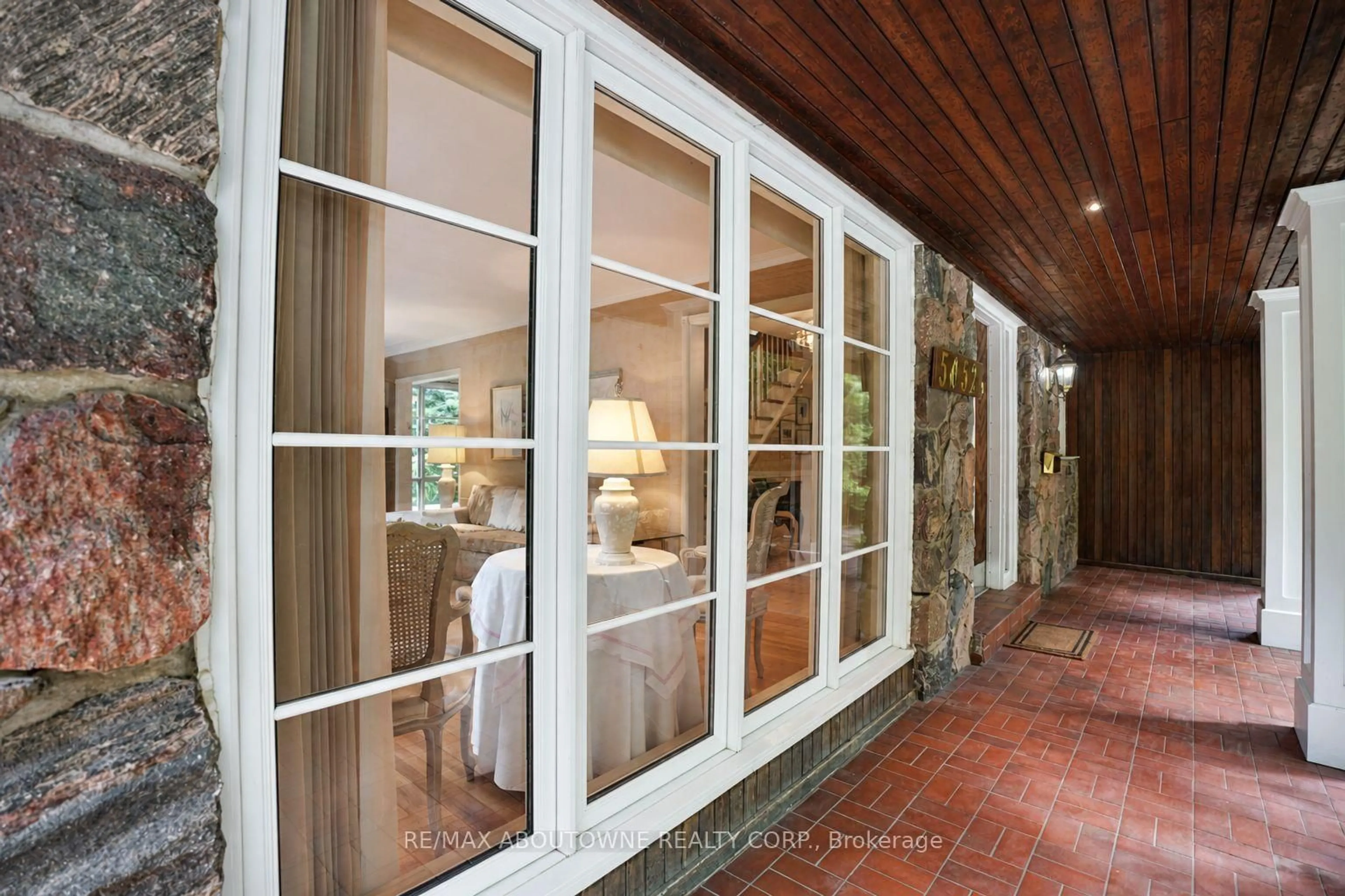 Unknown for 5052 Lakeshore Rd, Burlington Ontario L7L 1B9