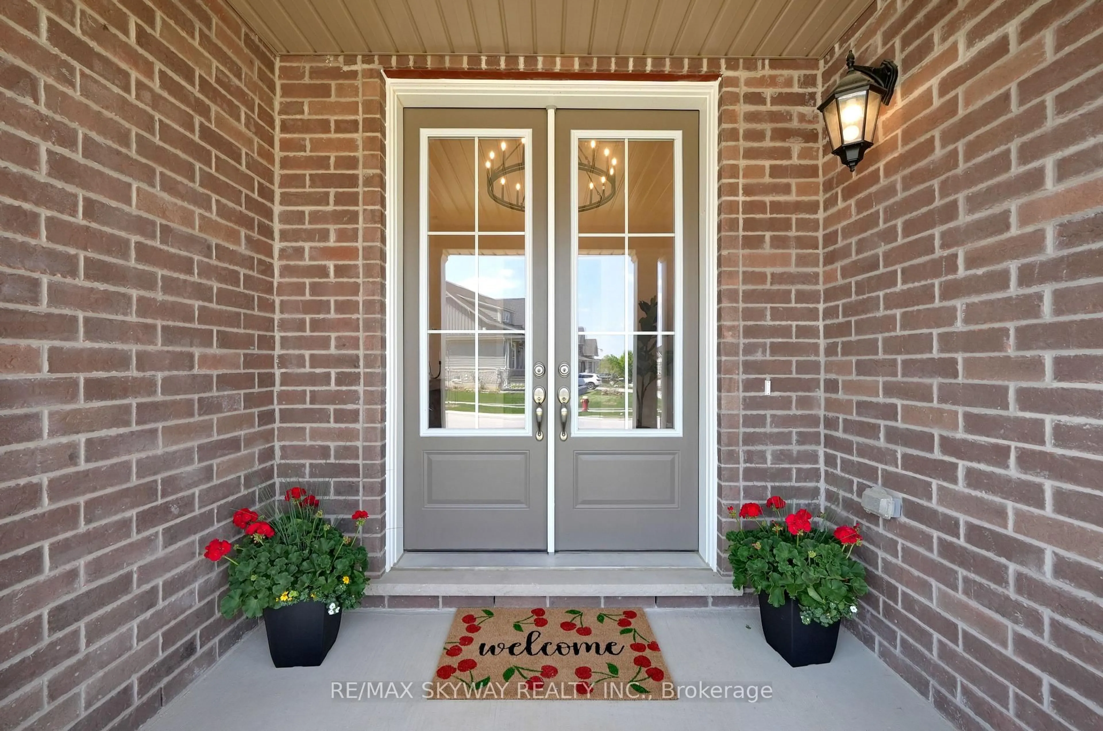 Indoor entryway for 27 Gamble St, Halton Hills Ontario L7G 0P3