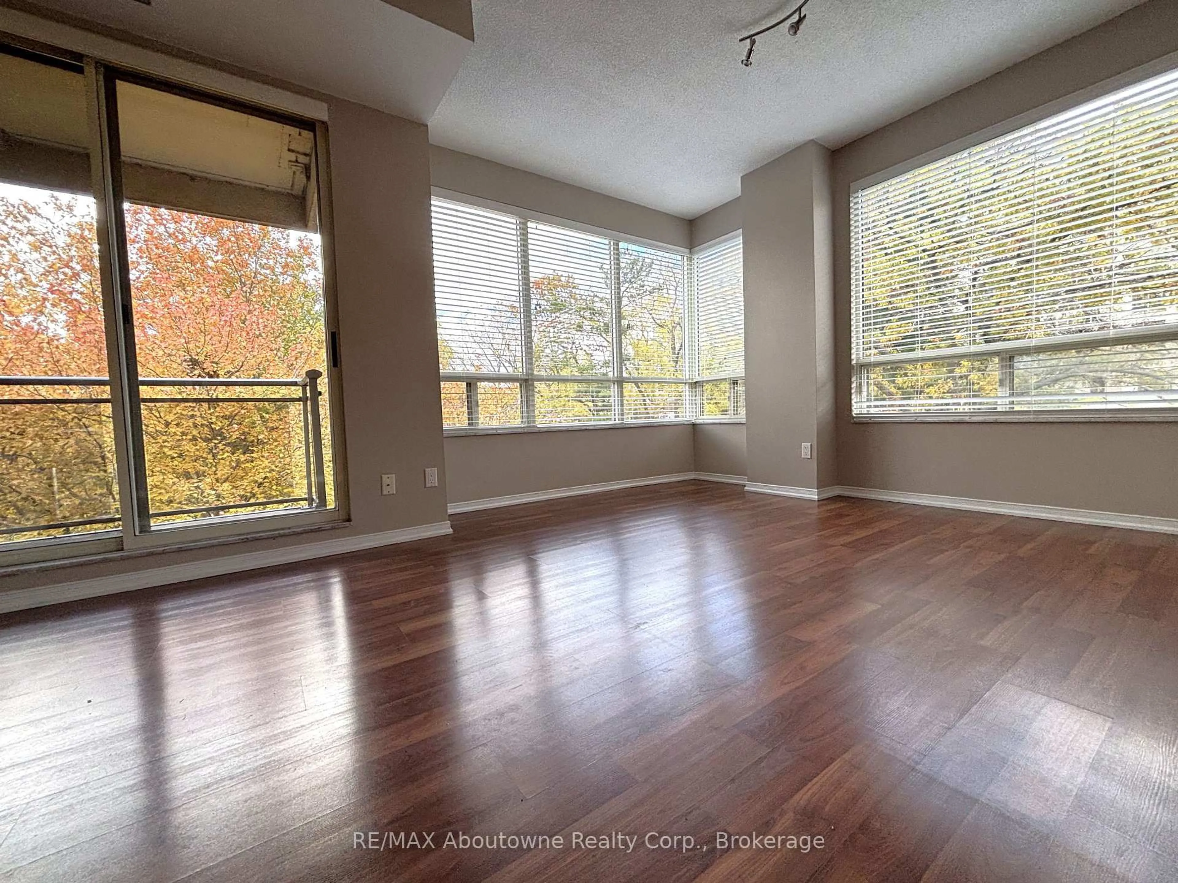 A pic of a room for 2511 Lakeshore Rd #406, Oakville Ontario L6L 6L9