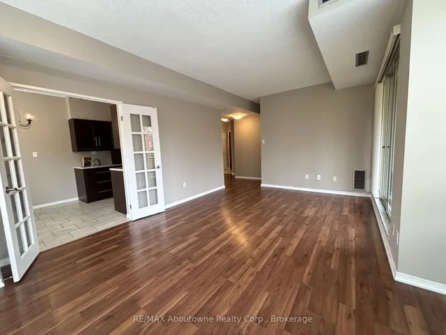 2511 Lakeshore Rd #406, Oakville 5