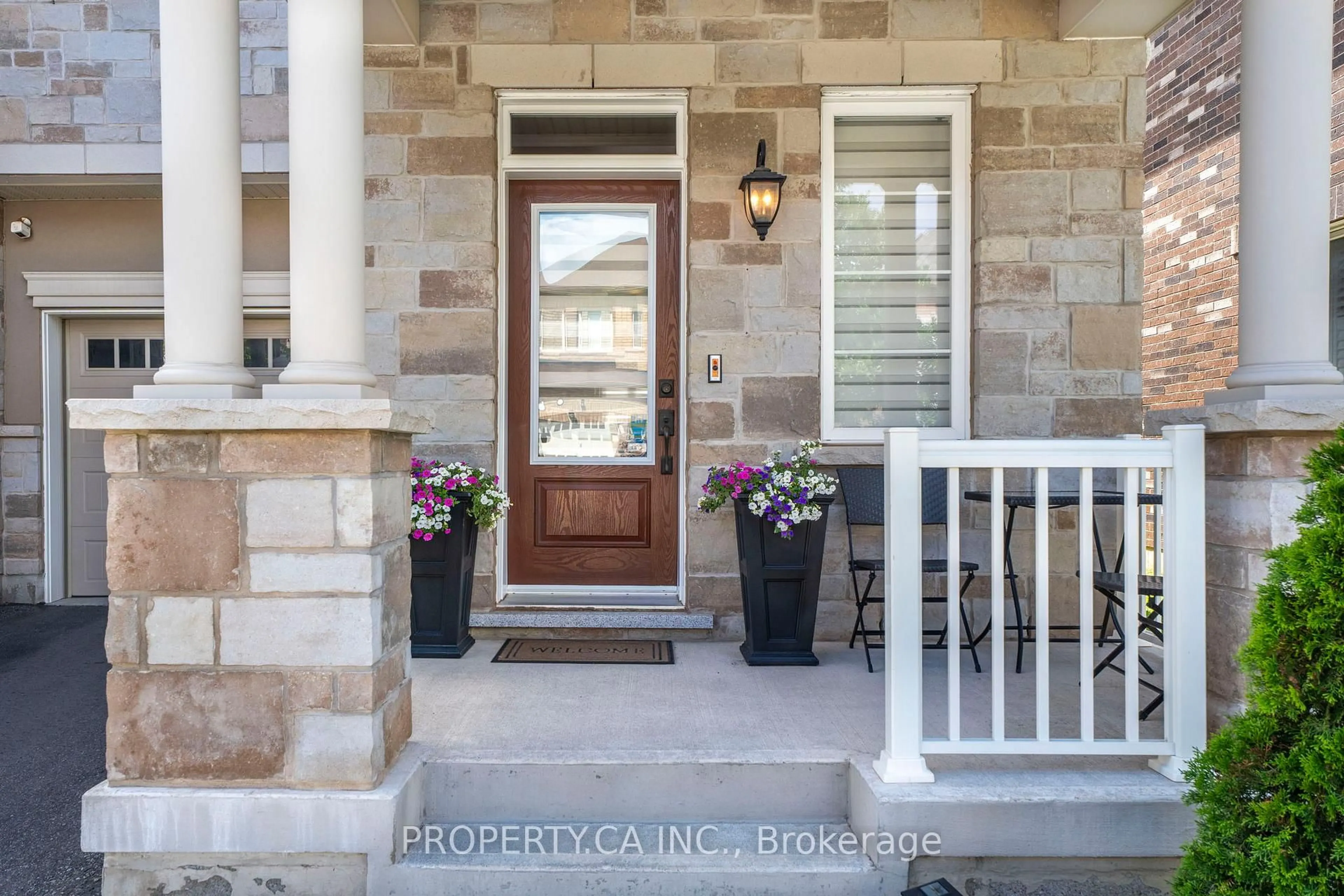 Indoor entryway for 134 Kaitting Tr, Oakville Ontario L6M 5K8