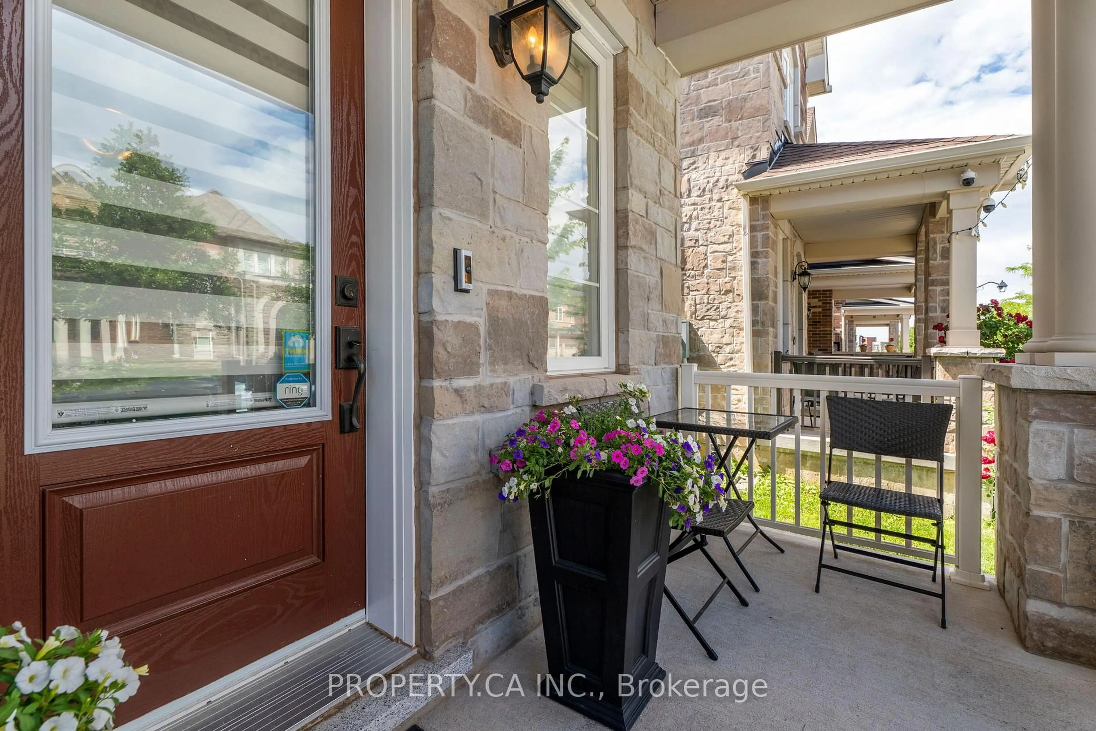 Indoor entryway for 134 Kaitting Tr, Oakville Ontario L6M 5K8