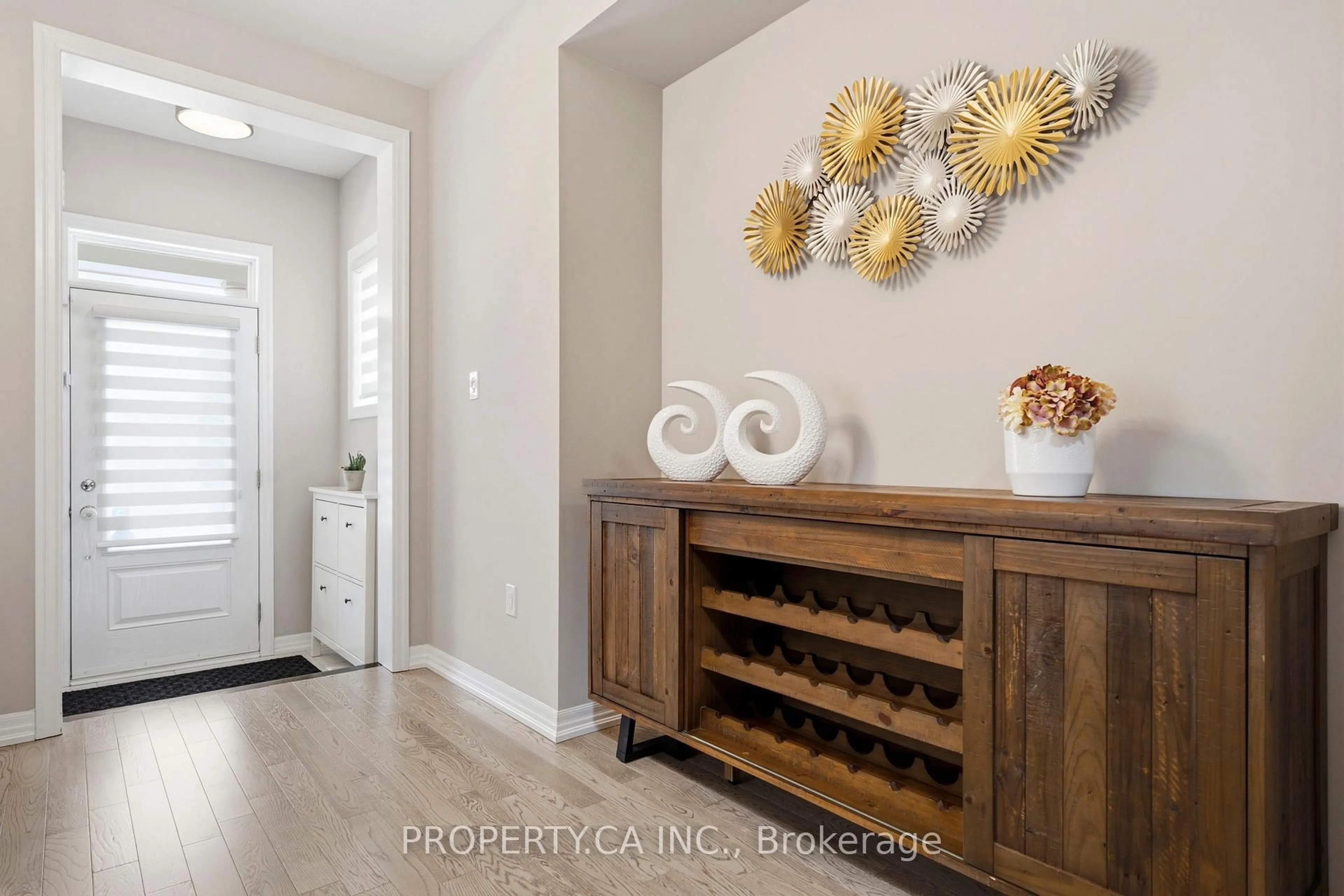 Indoor entryway for 134 Kaitting Tr, Oakville Ontario L6M 5K8