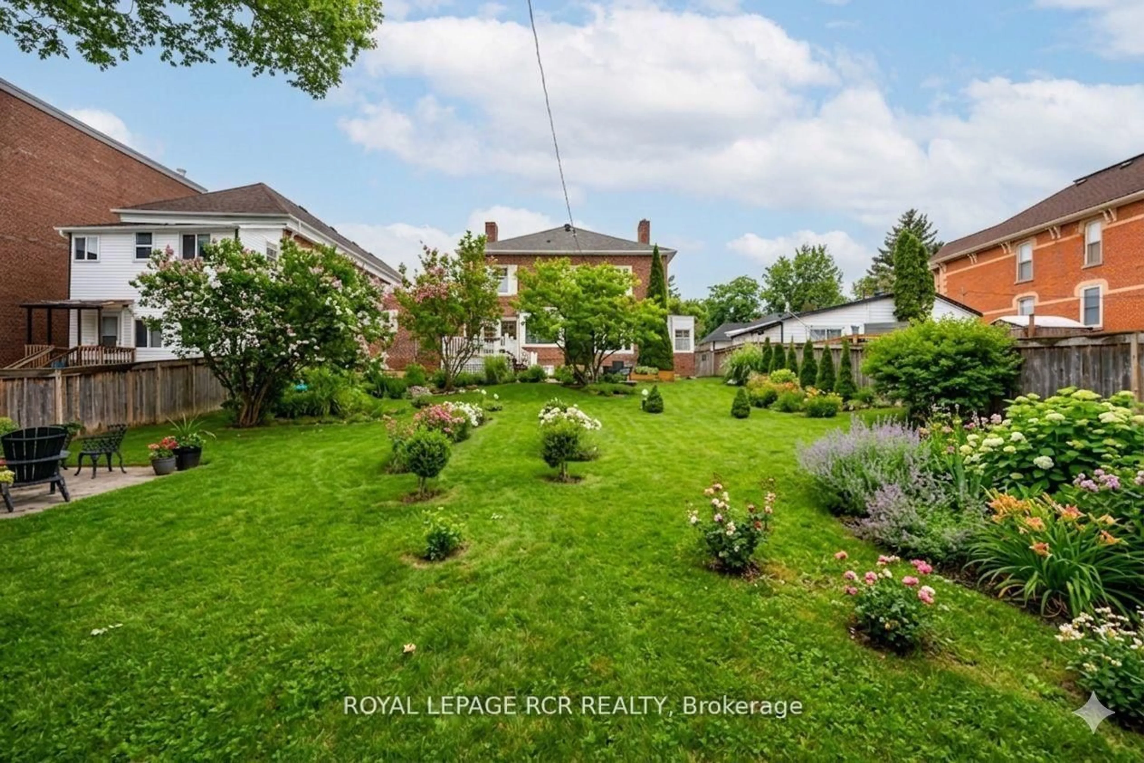 A pic from outside/outdoor area/front of a property/back of a property/a pic from drone, street for 17 First Ave, Orangeville Ontario L9W 1H7